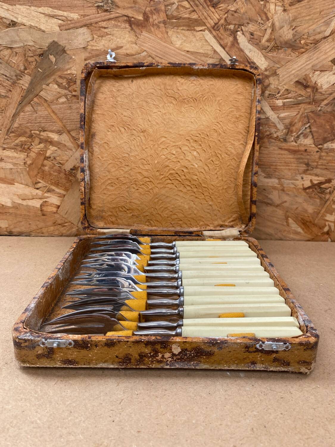Série De 12 Fourchettes Desserts Métal + Manches Corne