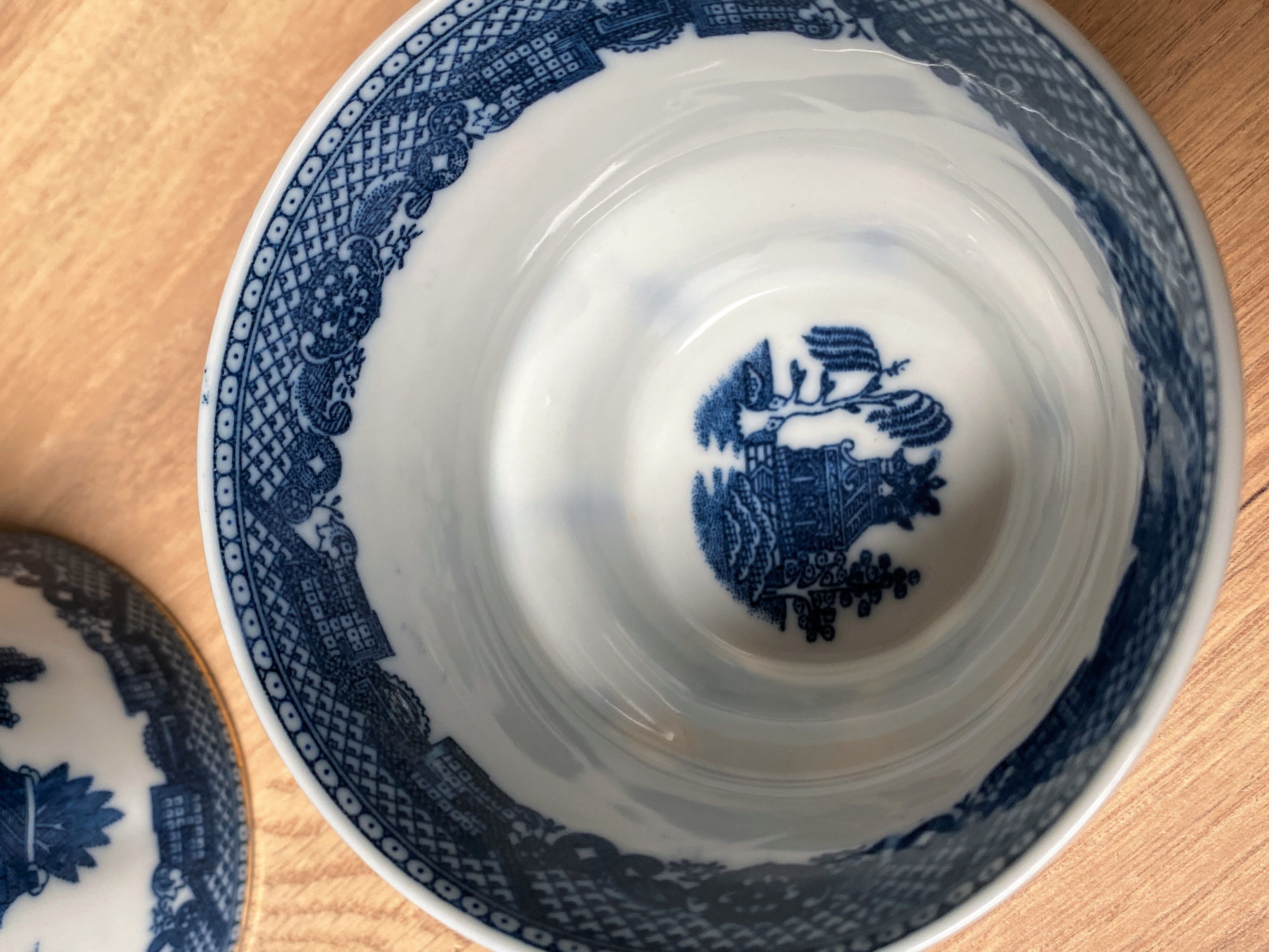 2 fine porcelain cups