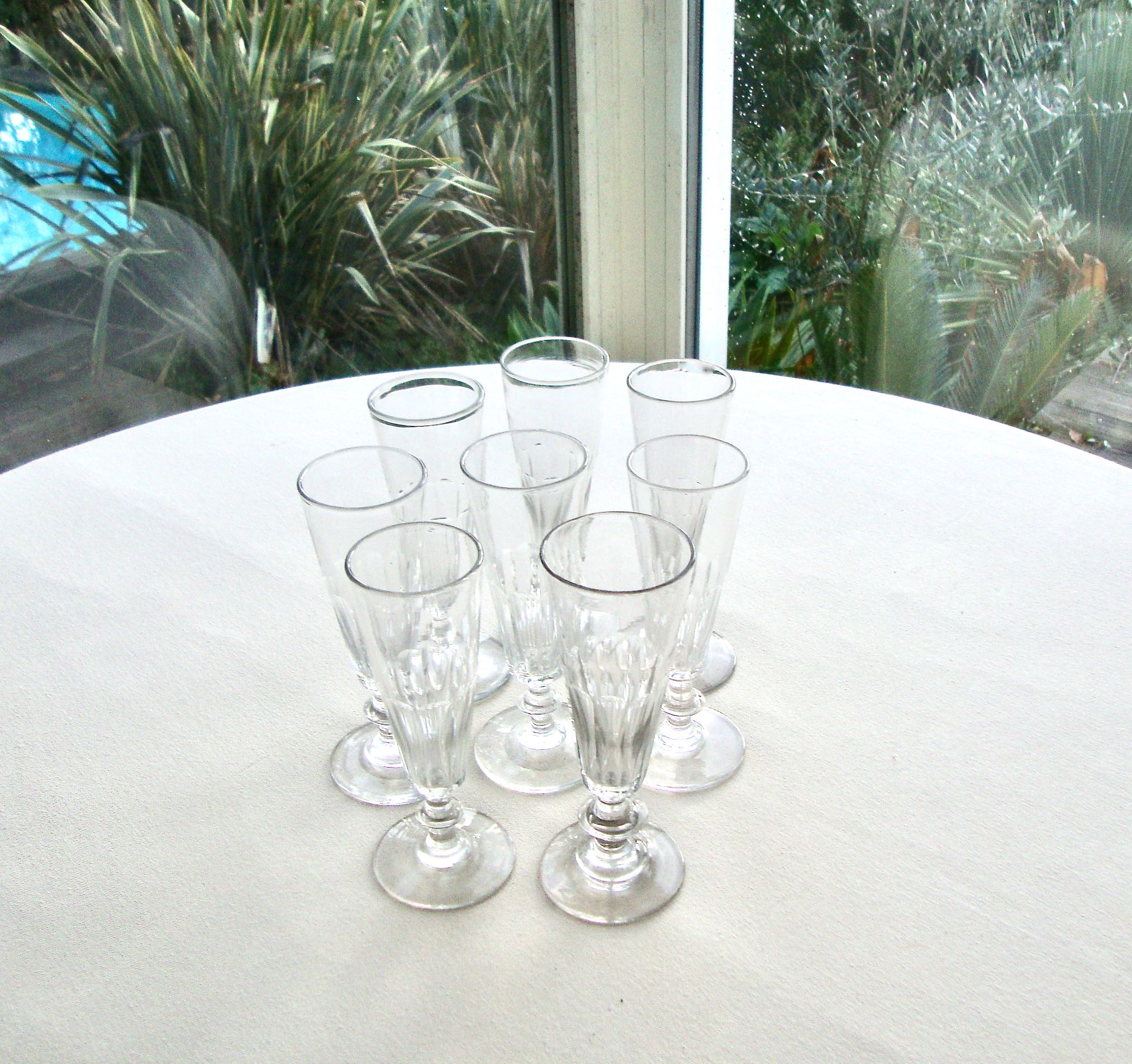 Set de 8 flûtes à champagne années 40