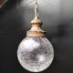 Suspension boule en verre craquelé