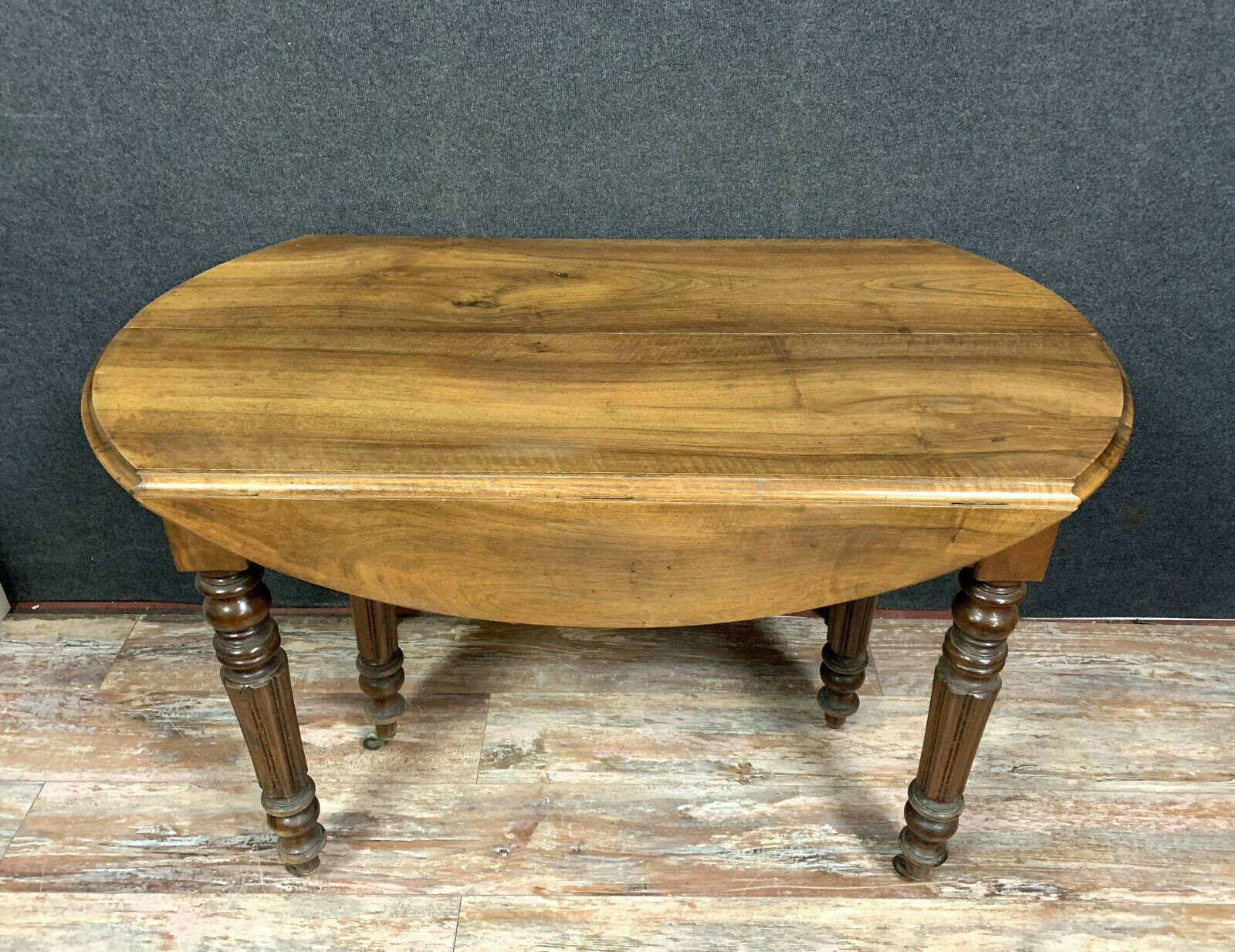 table has 6 feet period Louis Philippe in blond walnut