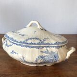 Rare soup / vegetable in Gien faince, around 1870, Watteau model