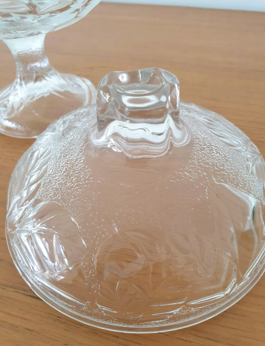 Chiseled glass candy box