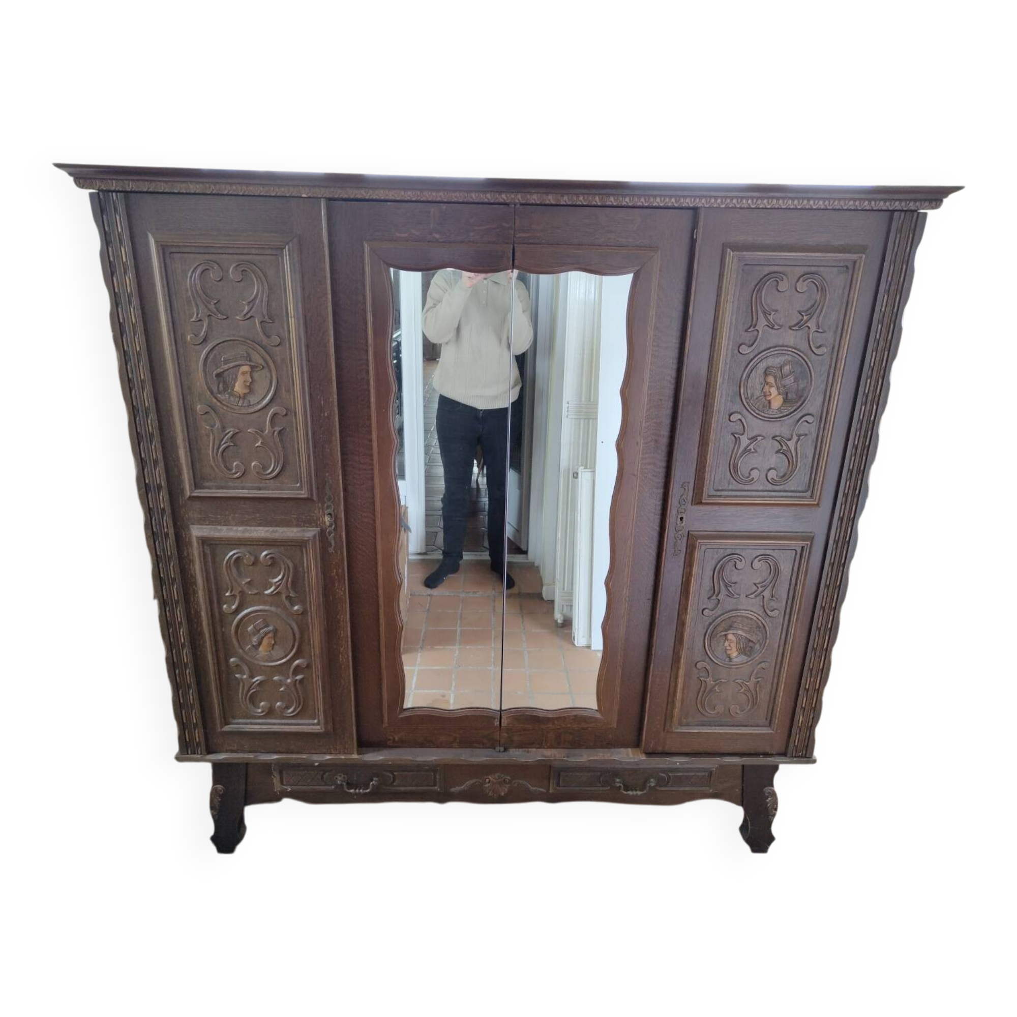 Antique wardrobe in Henri II style – carved oak – 4 doors with mirror