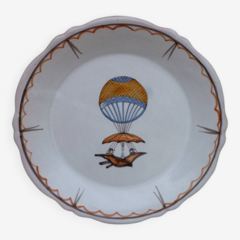 Nevers earthenware plate representing a hot air balloon