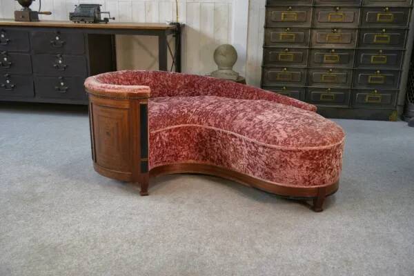 Art Deco "Kidney" sofa in mahogany veneer, 1930s
