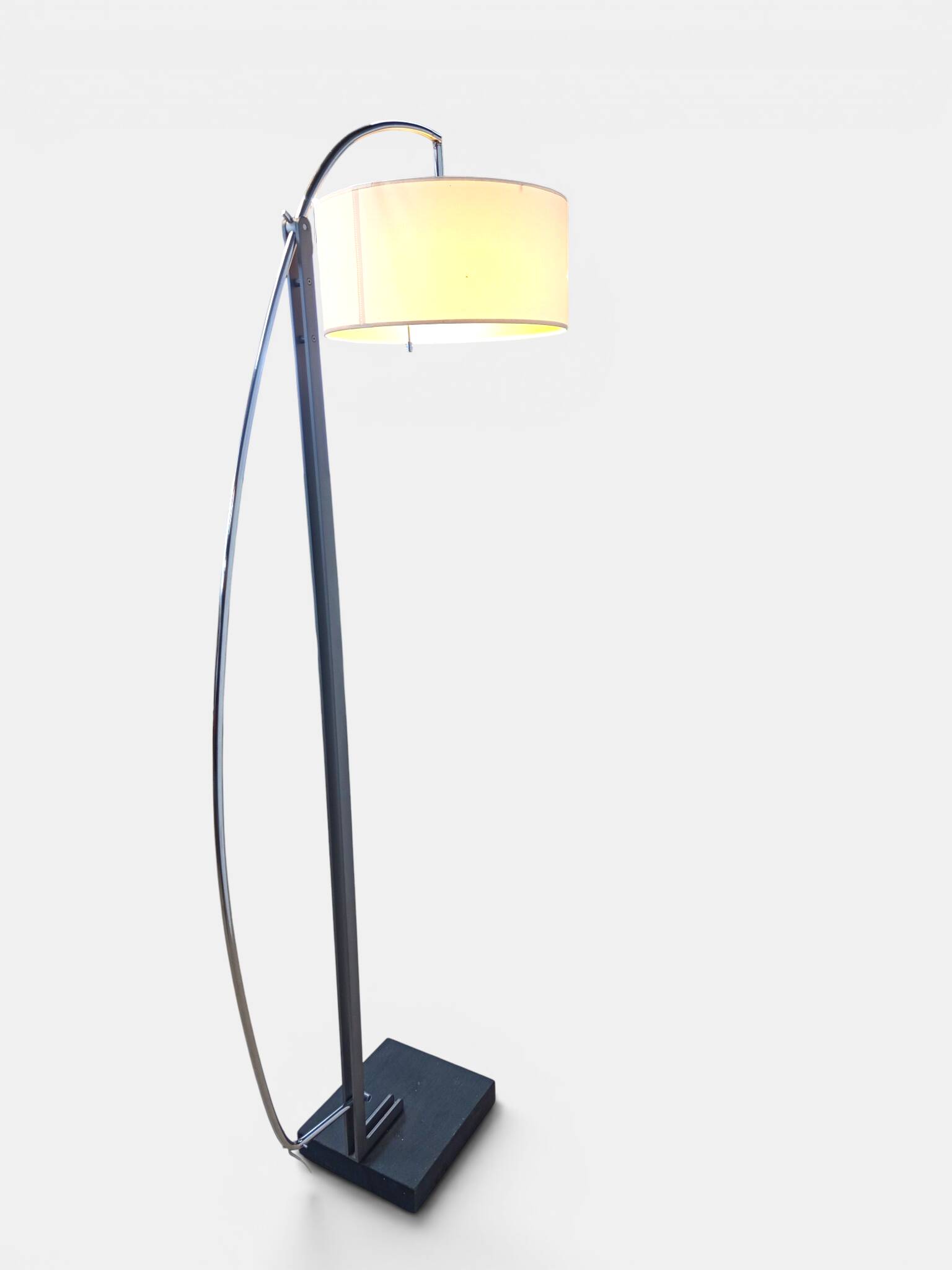 Lampe arc Ligne roset modèle MAMA de Thibault Desombre