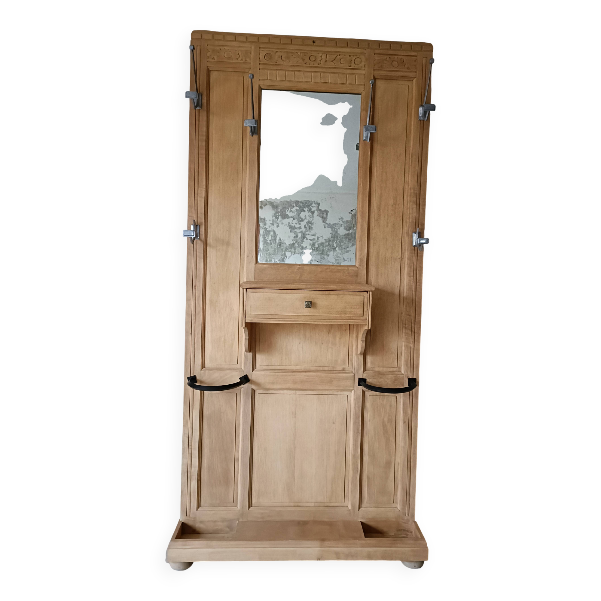 Entrance hall, renovated Art Deco coat rack