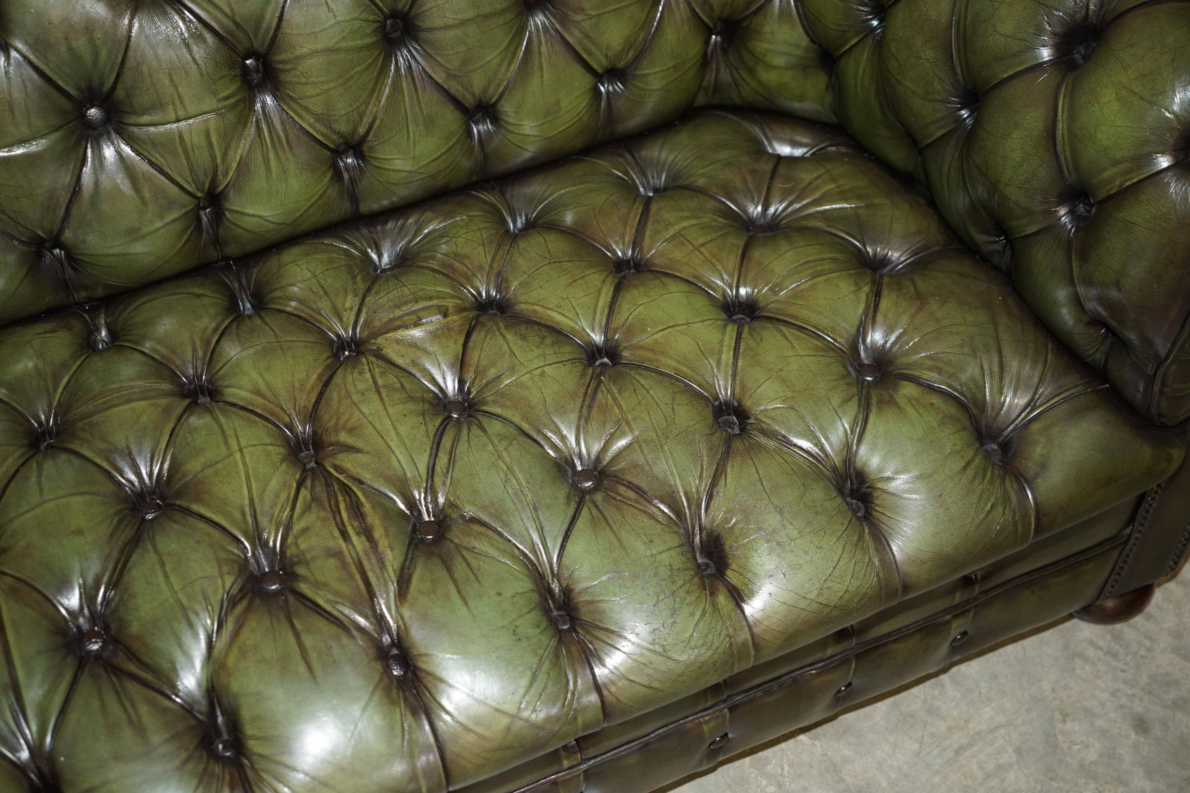 Chesterfield sofa in renovated leather, Regency style from the 1950s.