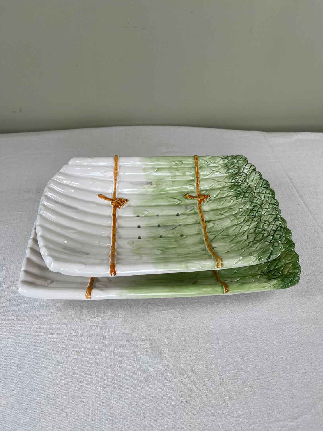 Asparagus dish in earthenware