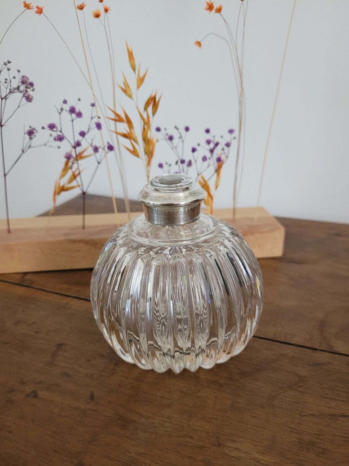 Fine-ribbed crystal bottle