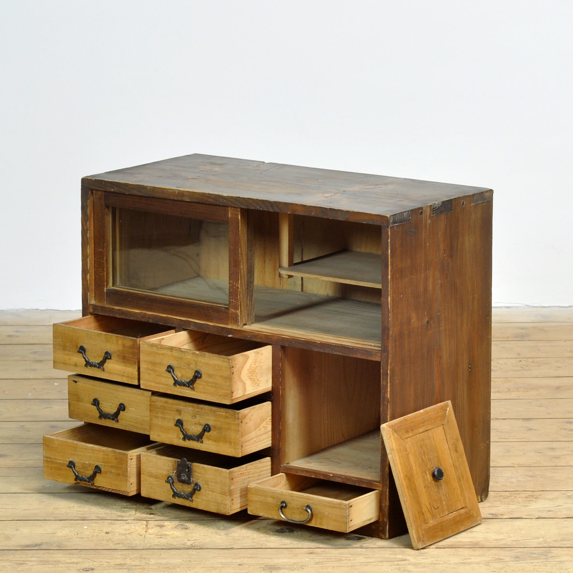 Cabinet japonais, vers 1930