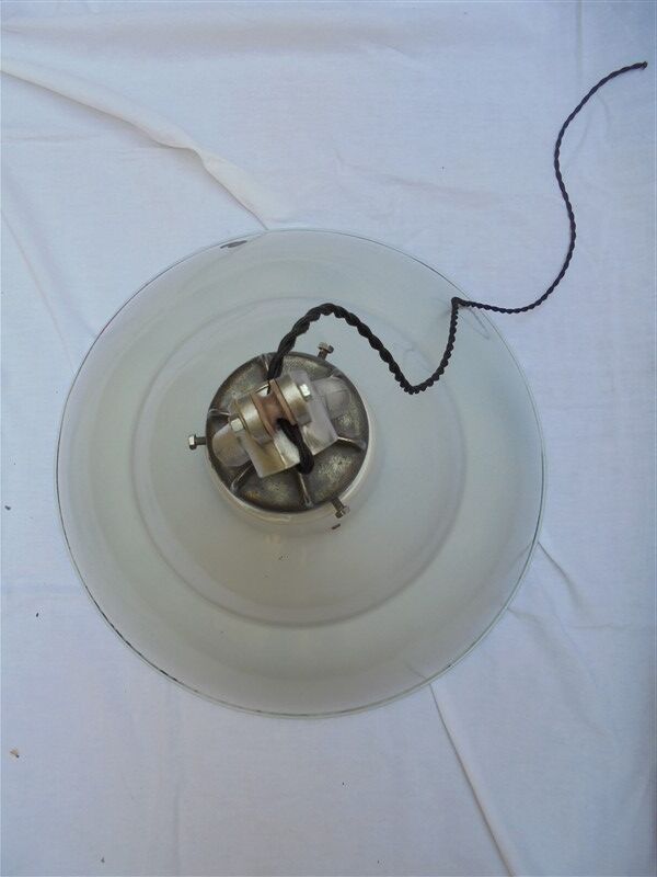 Enamelled sheet metal pendant light