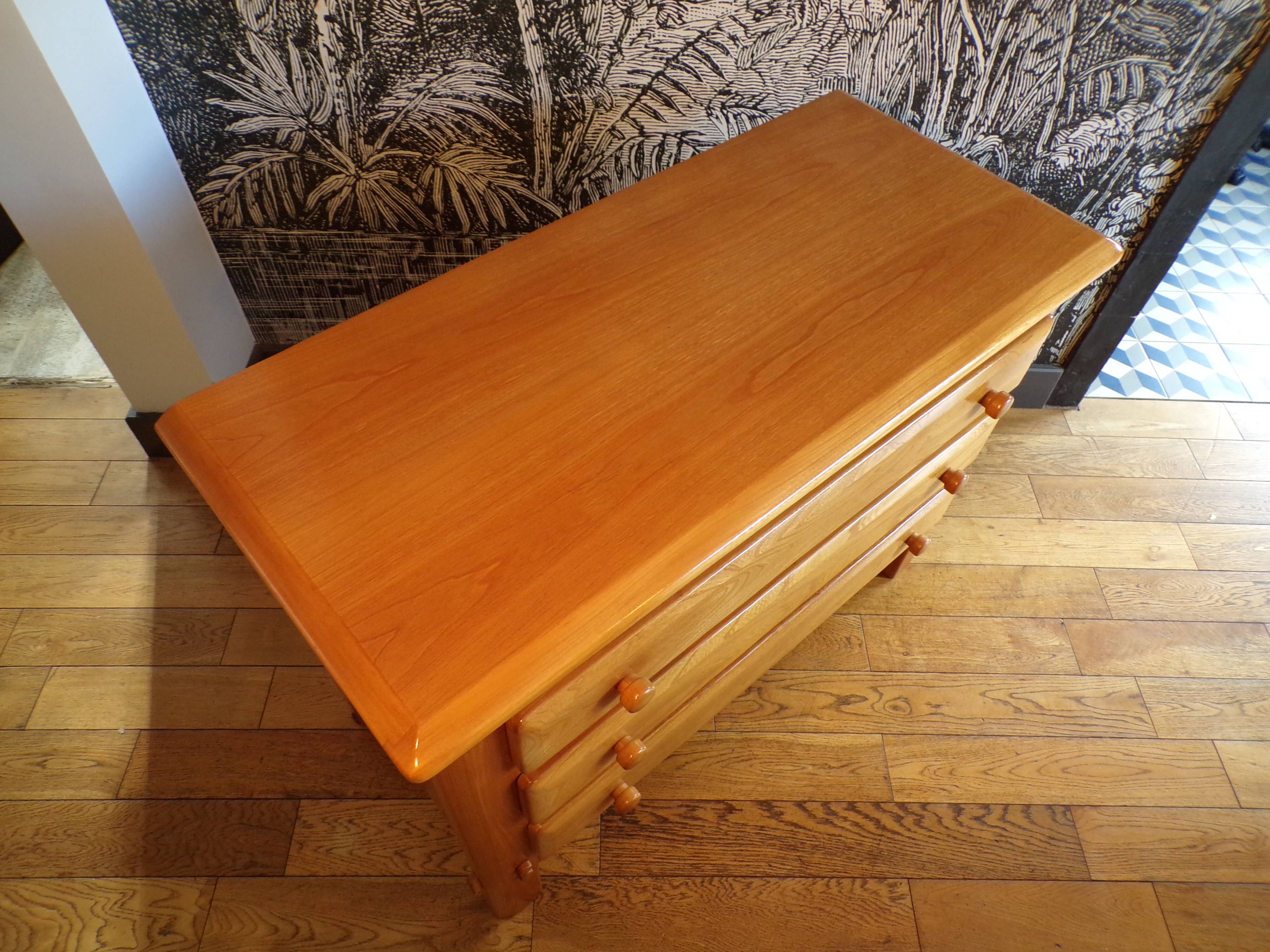 Elm chest of drawers 1970-80 3 drawers