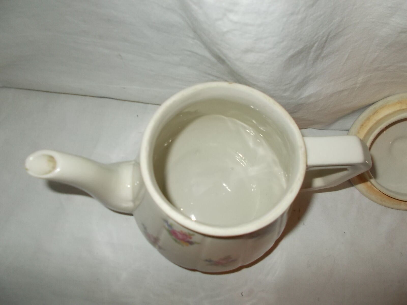 Vintage cream teapot maker