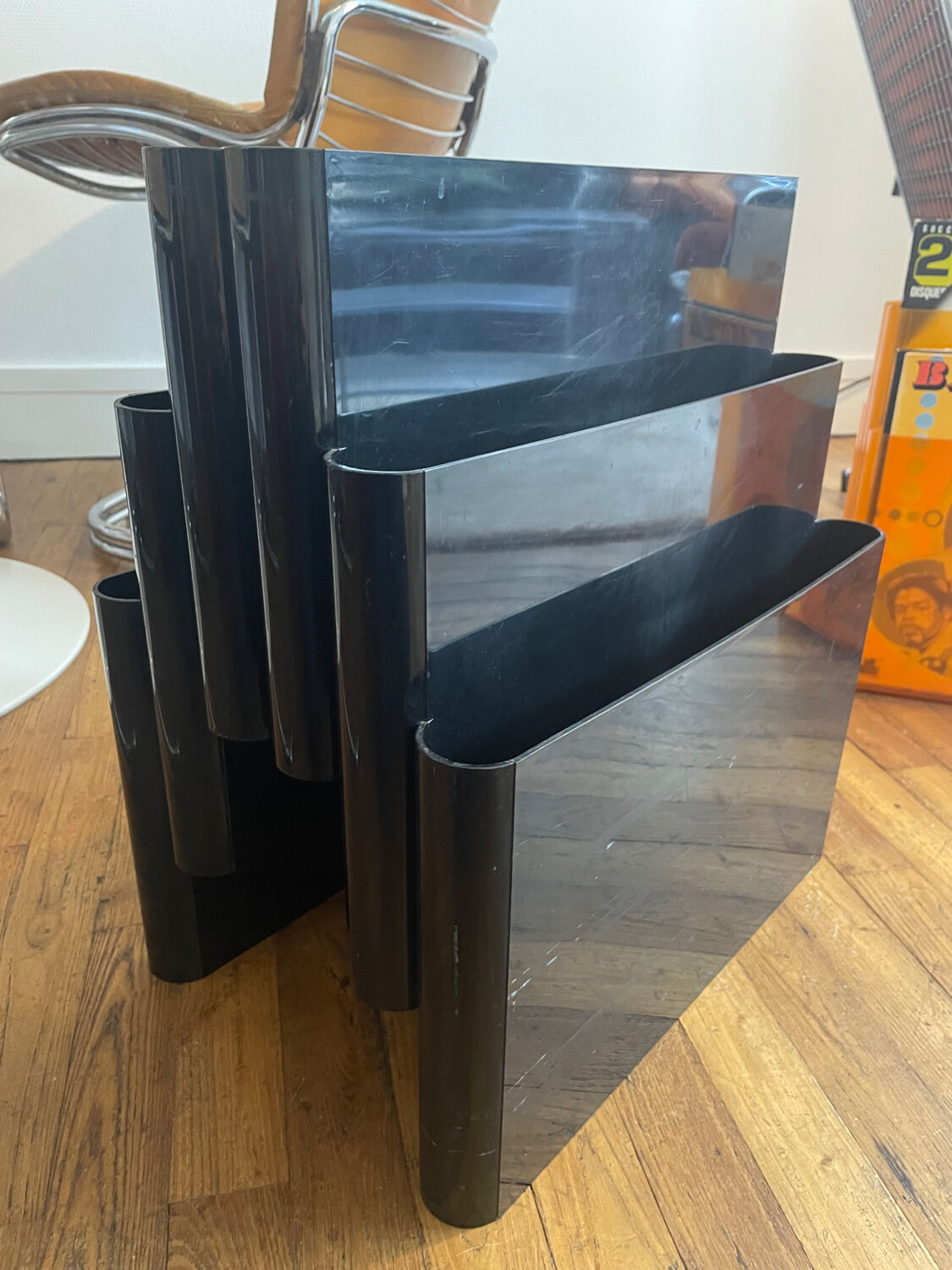 Magazine rack 4675 by Giotto Stoppino for Kartell 1970