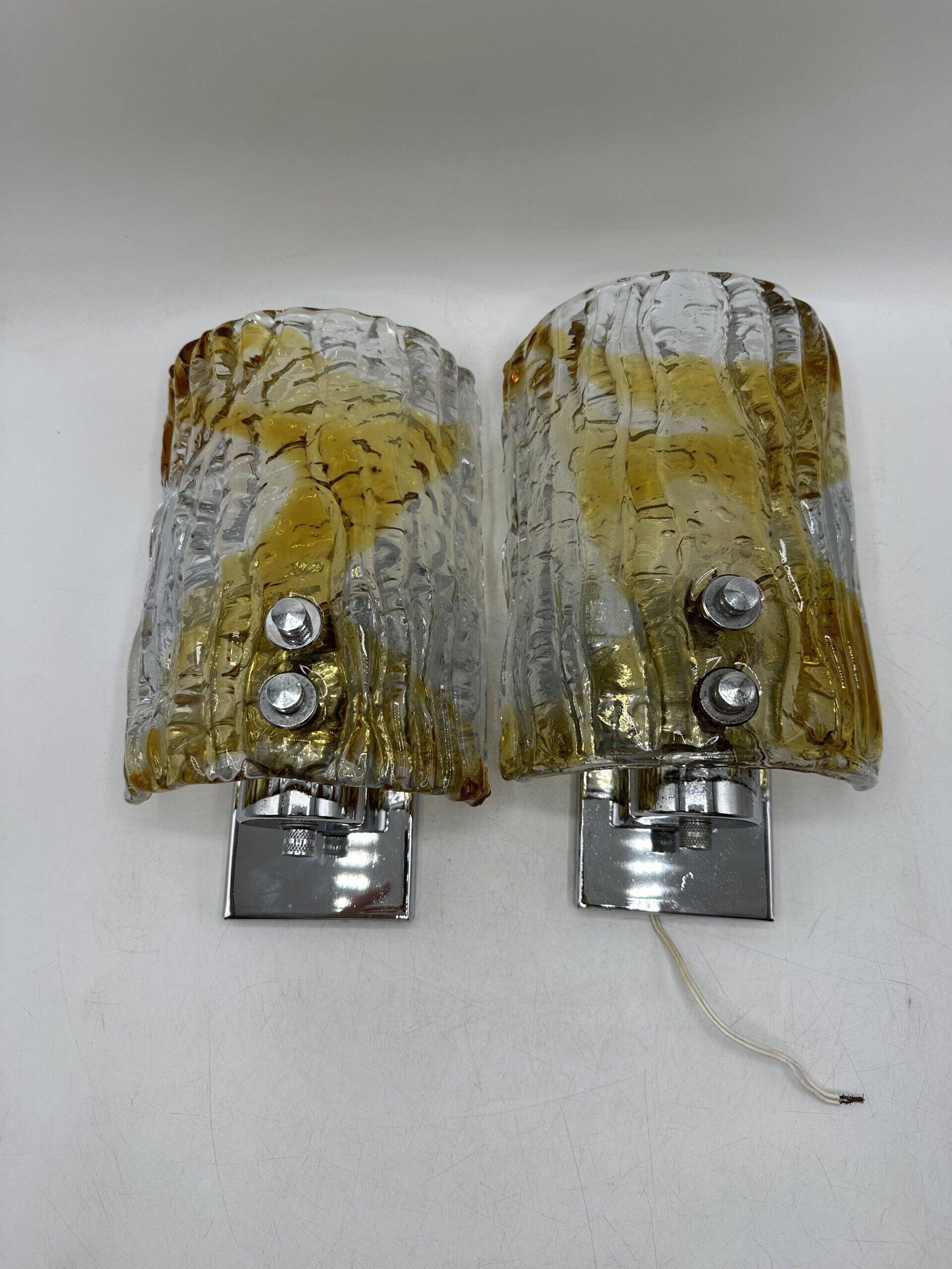 Duo of two-tone Murano Mazzega wall lights 1970
