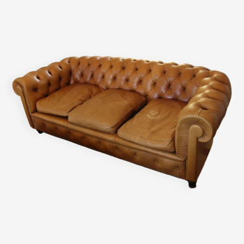 English style leather sofa from the 1960s from the Poltrona Frau brand.