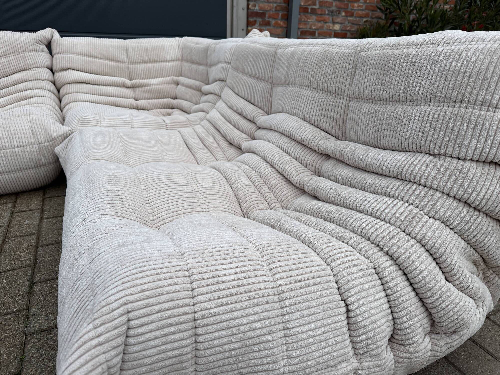 Original ligne roset togo set 3z, 2z + corner beige corduroy in new condition!!