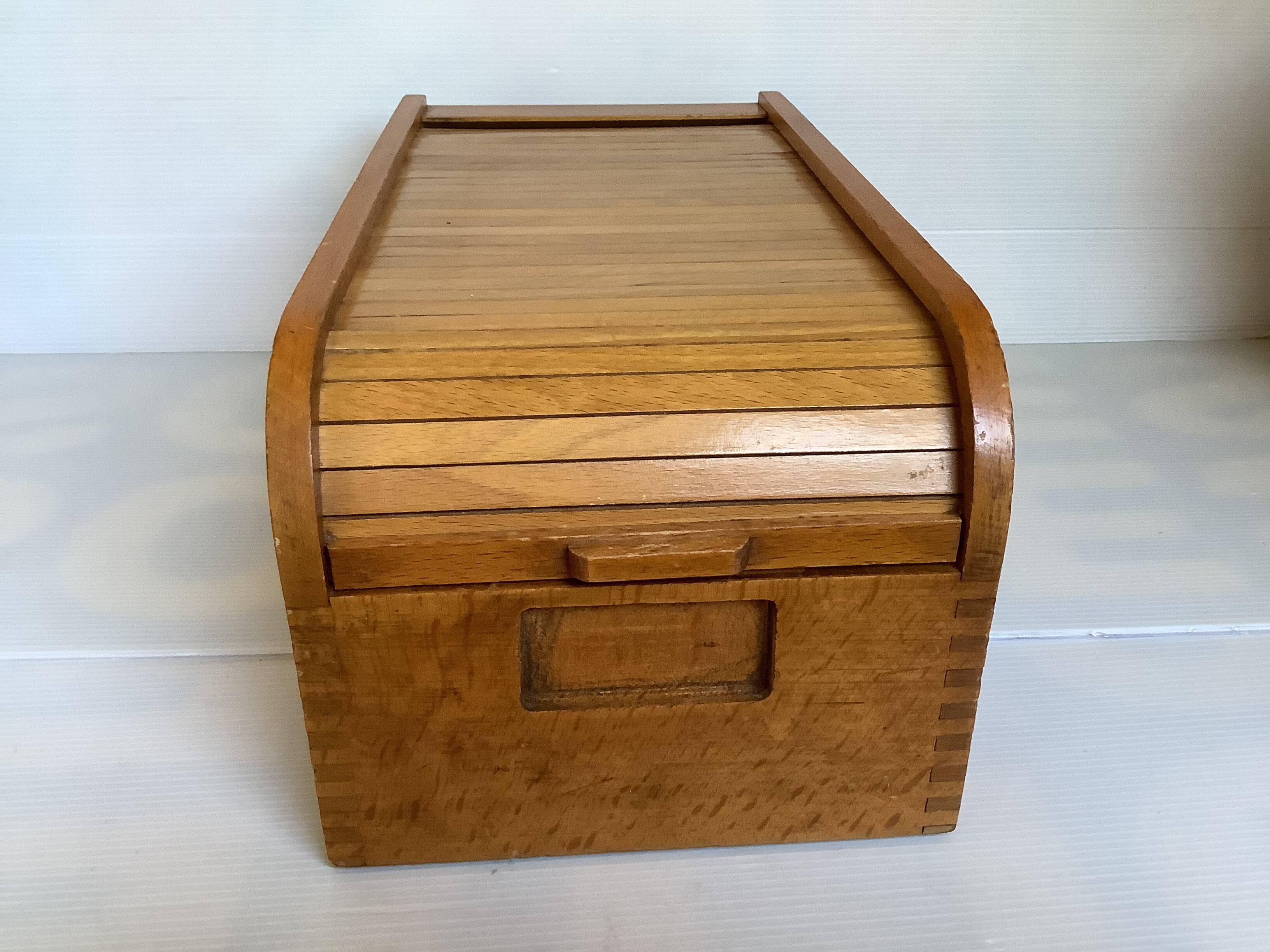 Wooden box rolling curtain dovetails