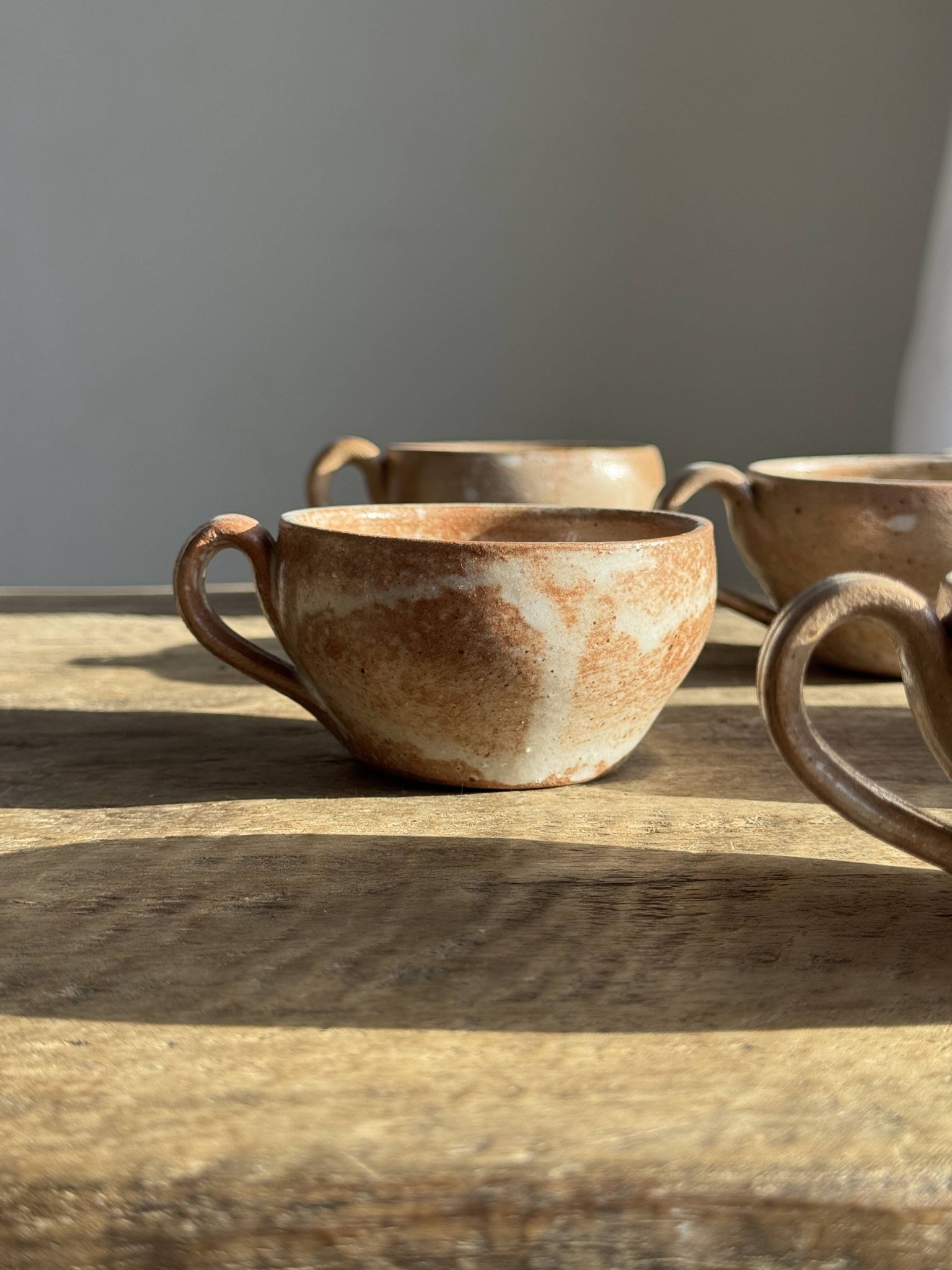11 tasses à café vintage en grès mat brut