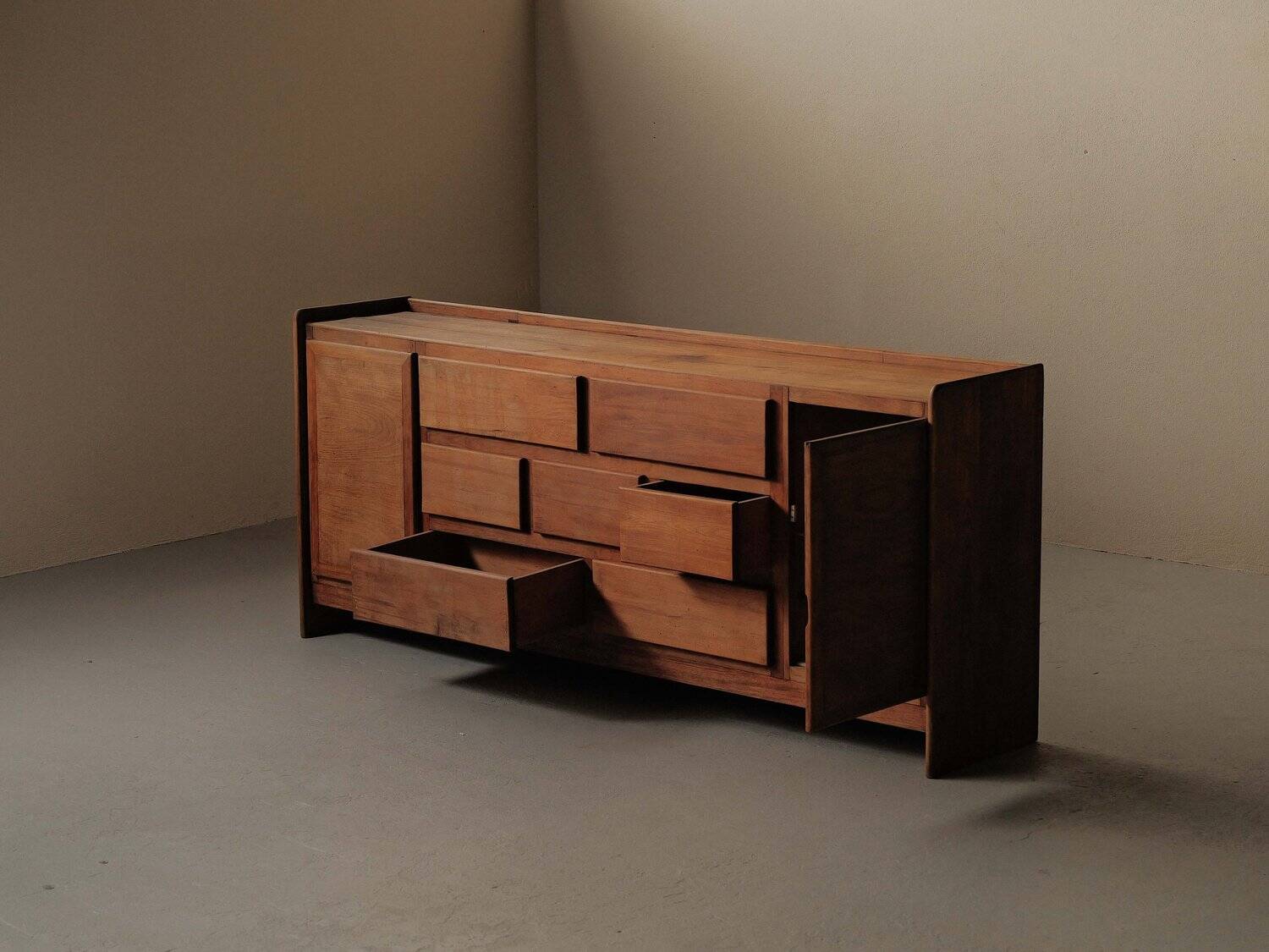 Meuble d’atelier en pin – Travail français des années 1970