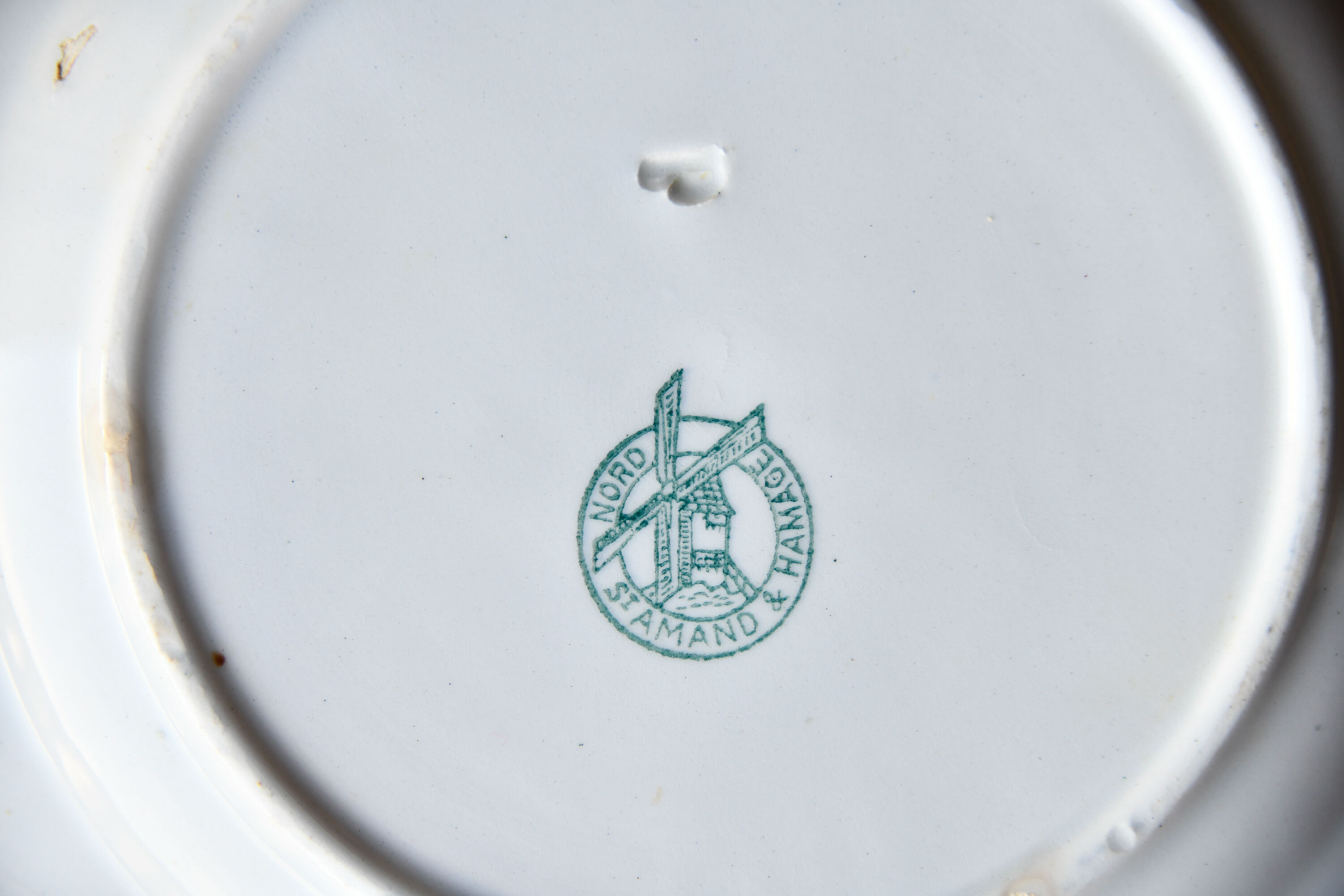 Set of 4 dessert plates in slip St Amand Hamage
