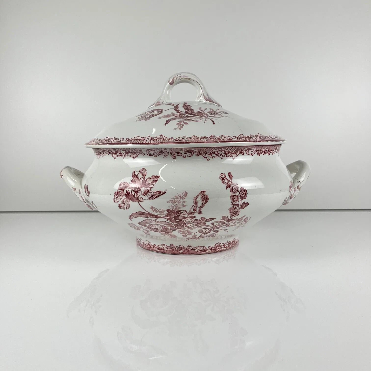 Soupière Sarreguemines, modèle "Fontange", rouge, 1918-1950