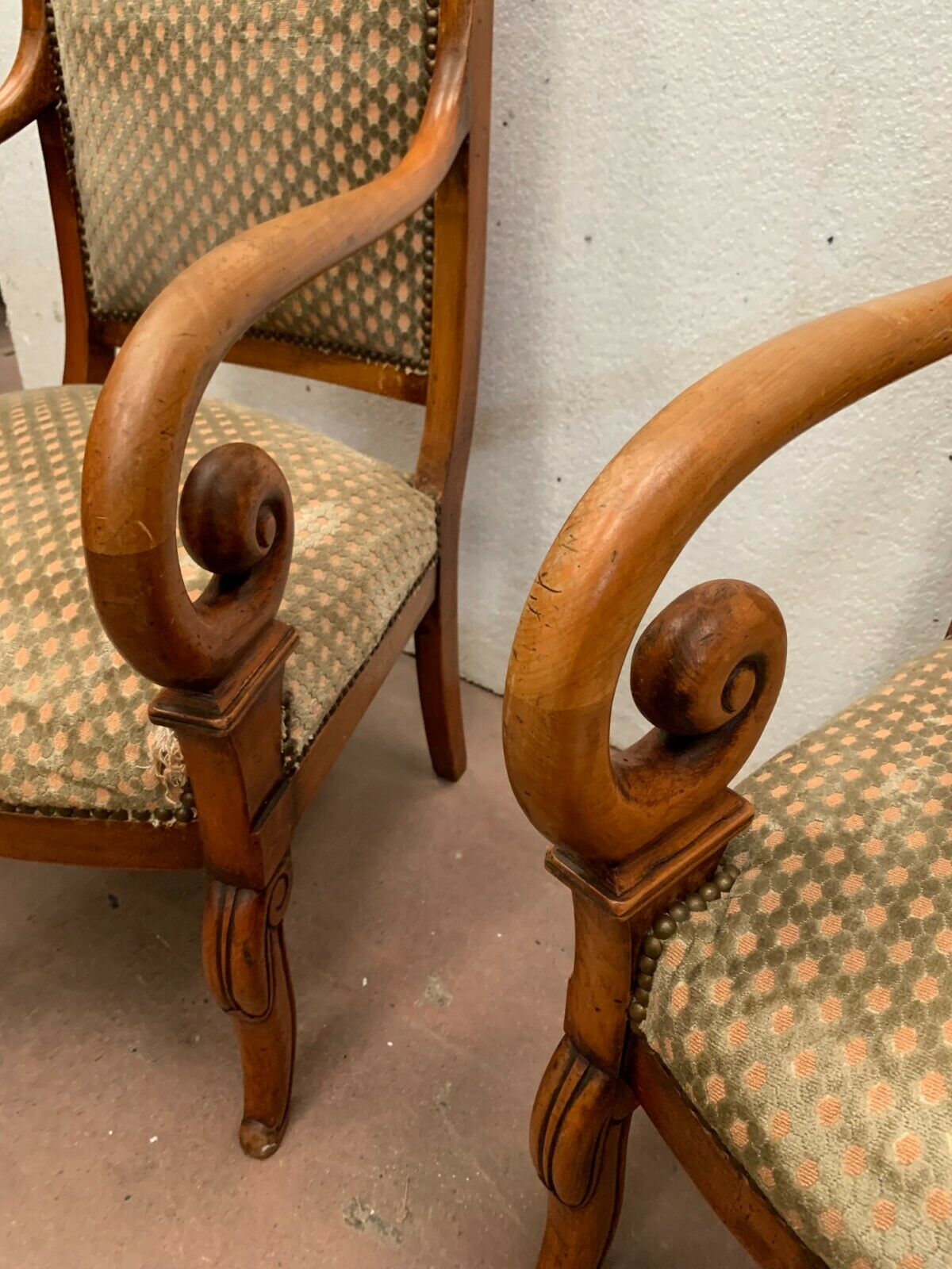 Paire de fauteuils de style Empire en hetre teinté xx siècle
