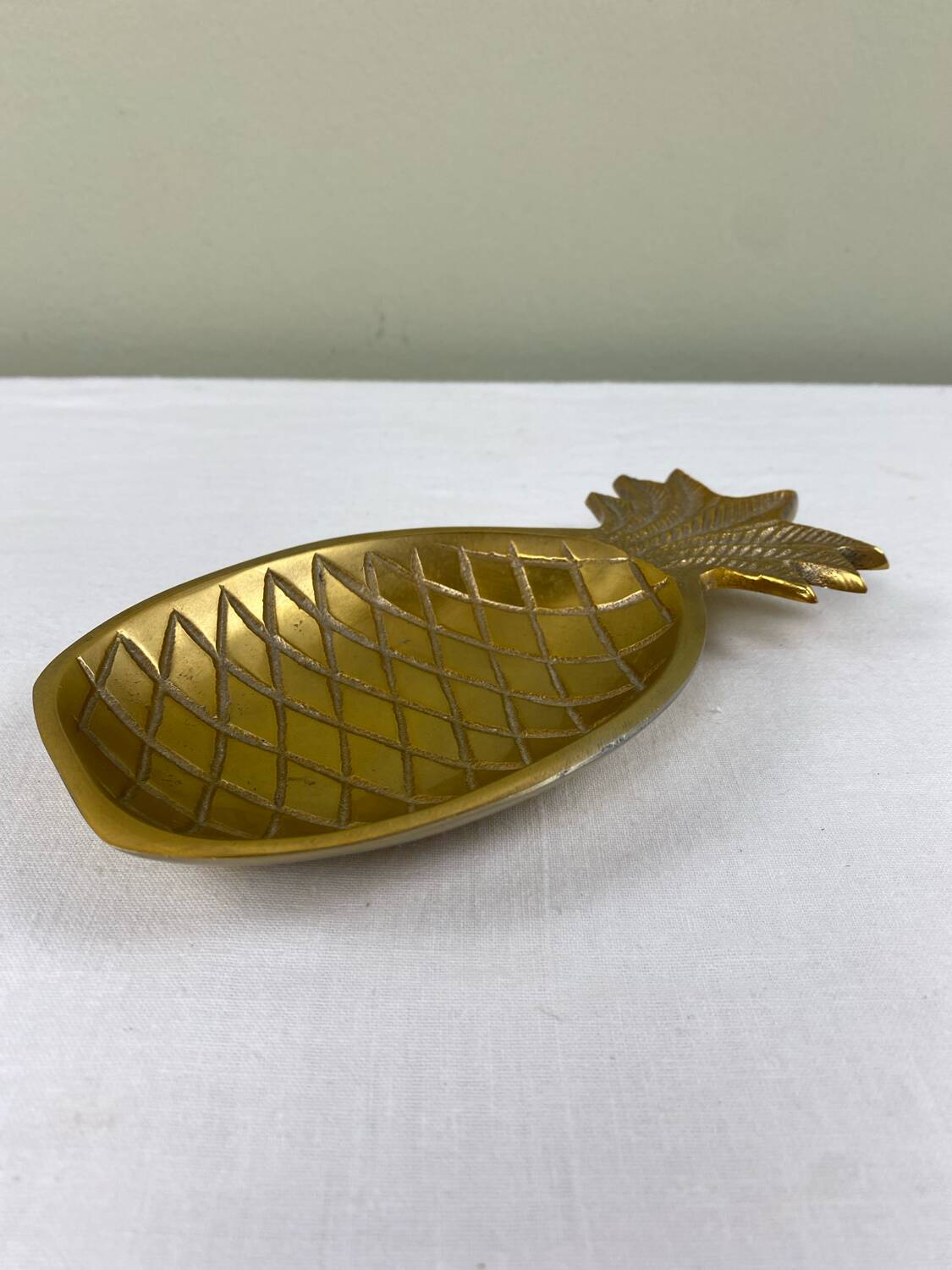 Pineapple pocket emptier