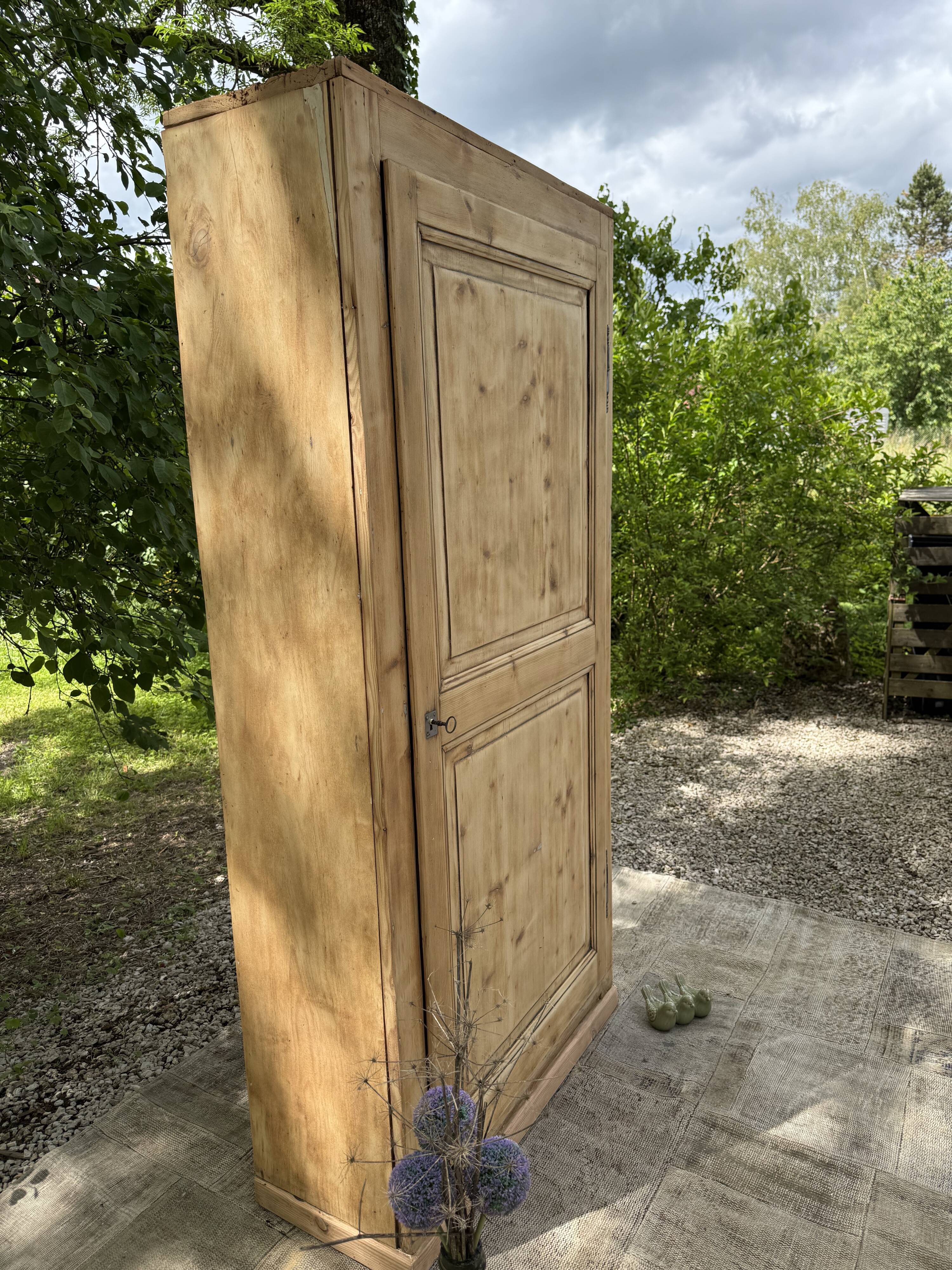 Armoire ancienne bois rénovée