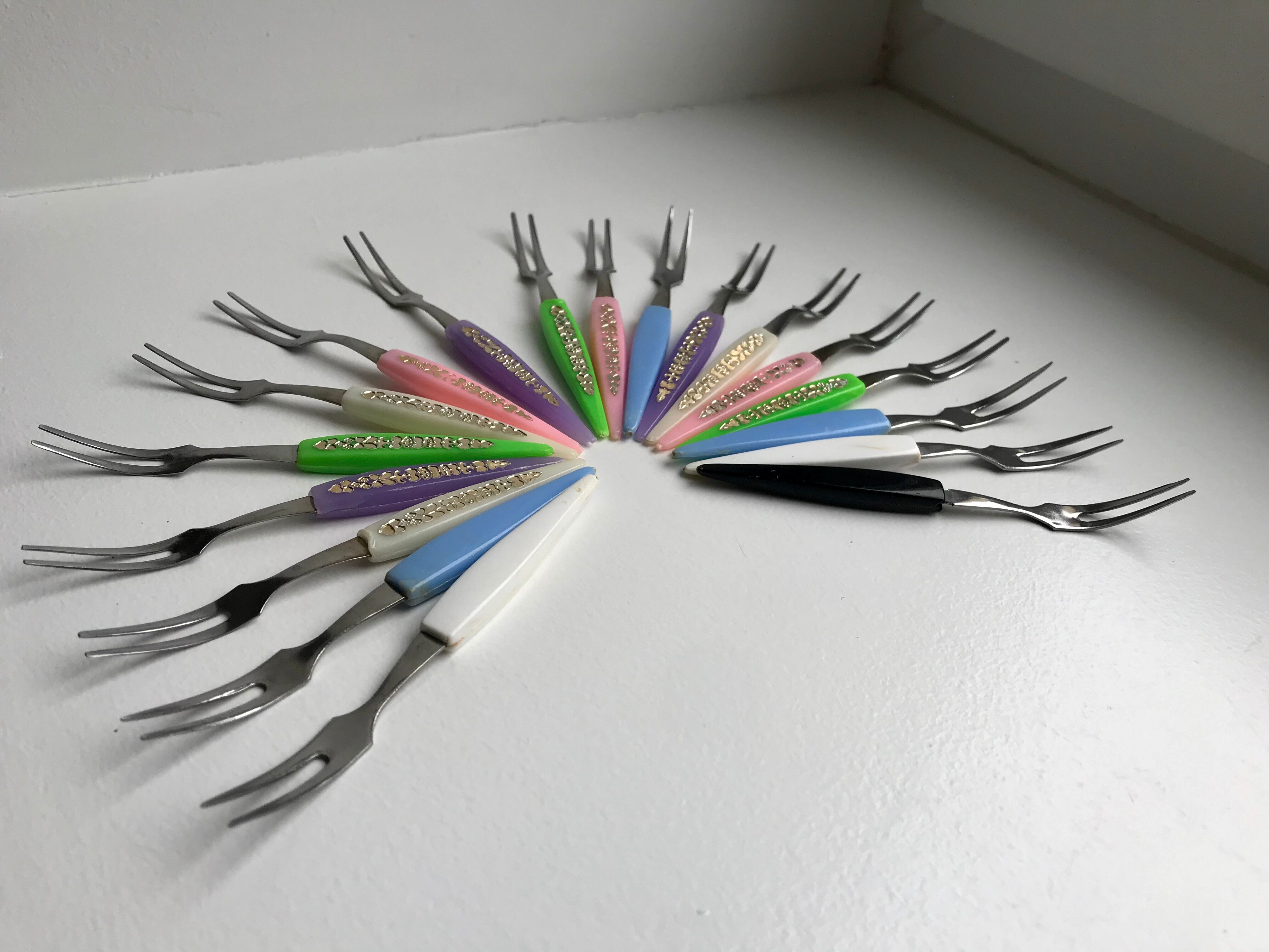 Set of 18 mini forks fruit aperitif 70s