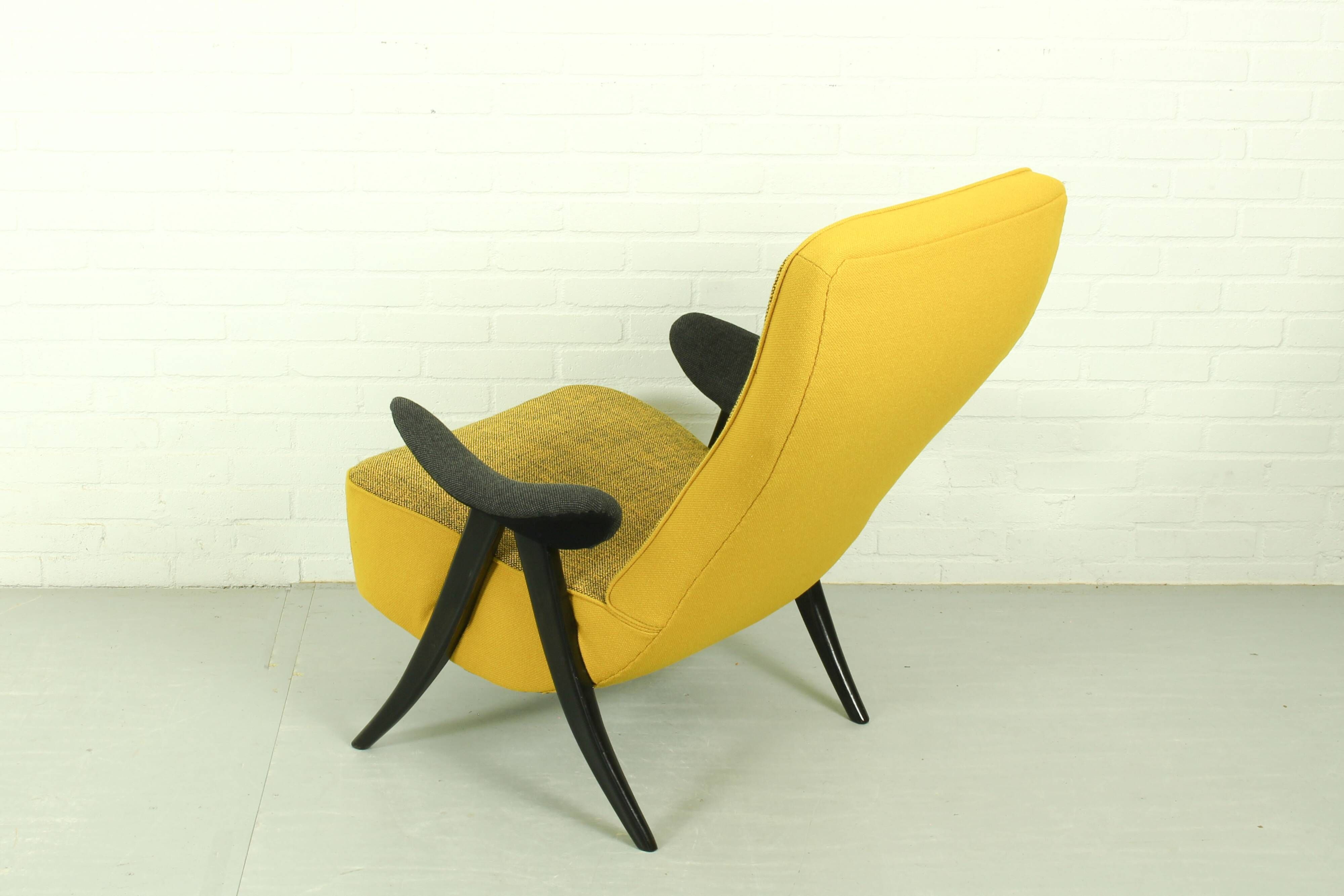 Theo Ruth pour les chaises Artifort Modèle 107 et 137 en Hallingdal Kvadrat.