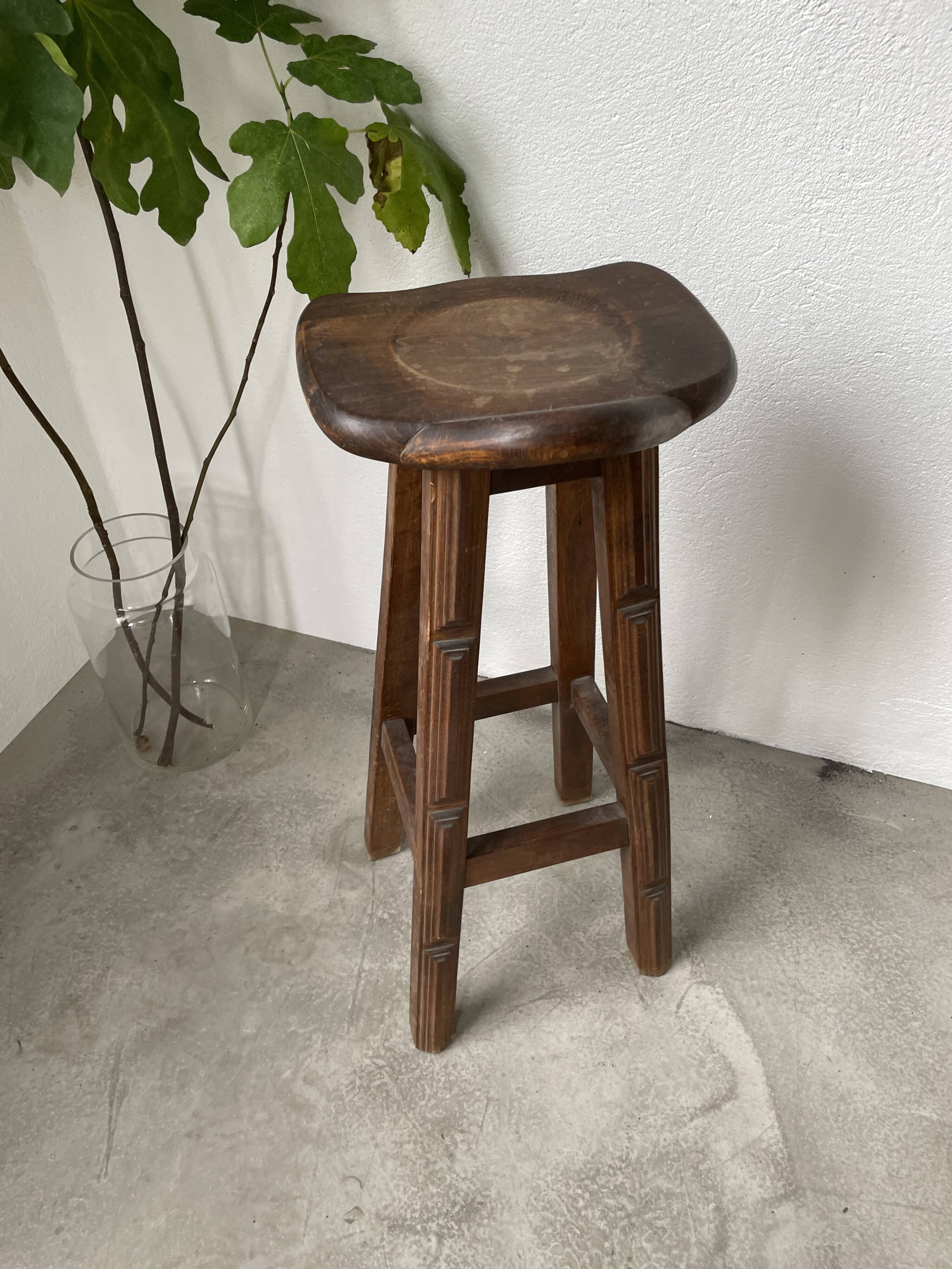 Tabouret haut brutaliste