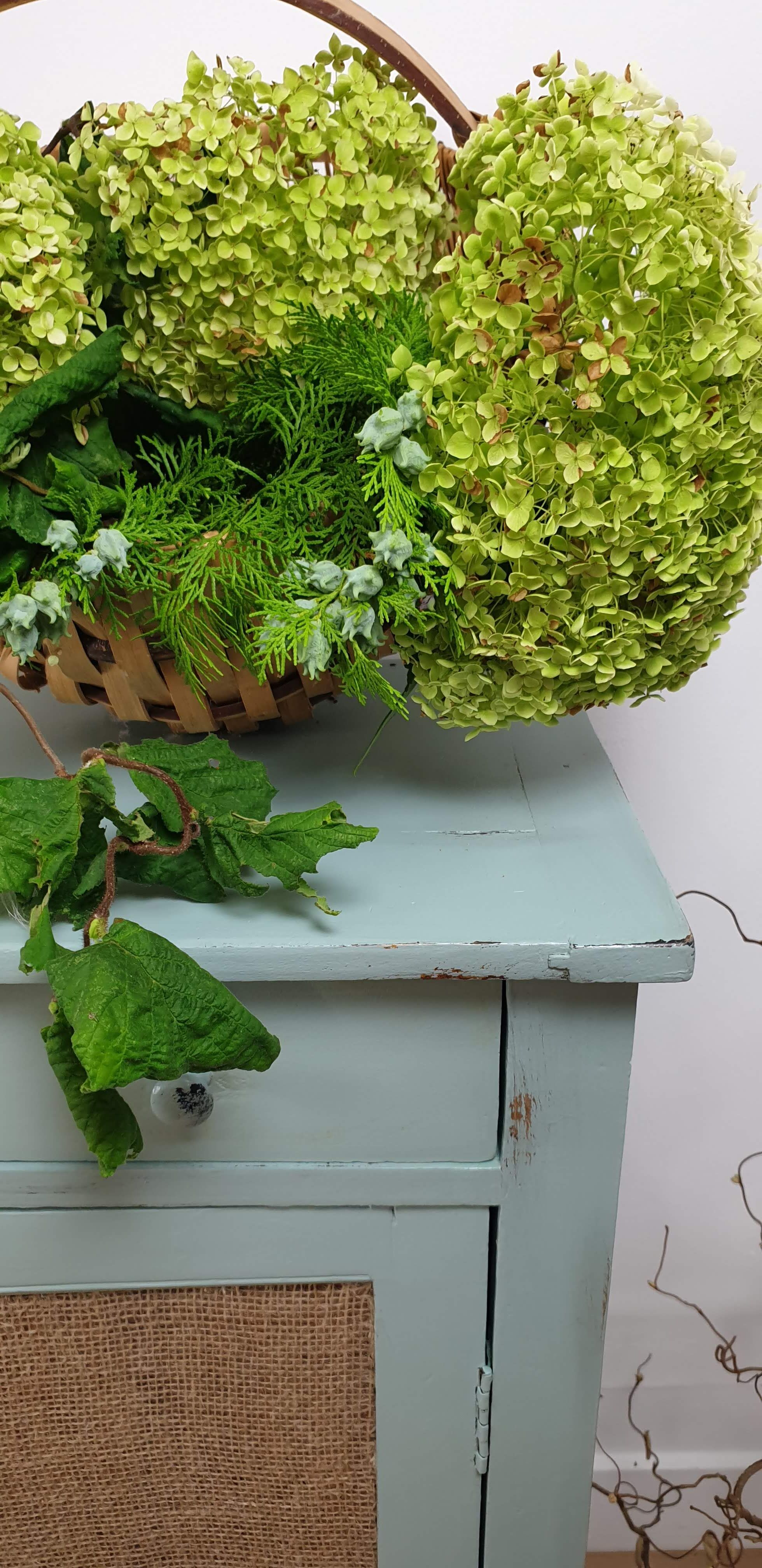 Blue parisian buffet