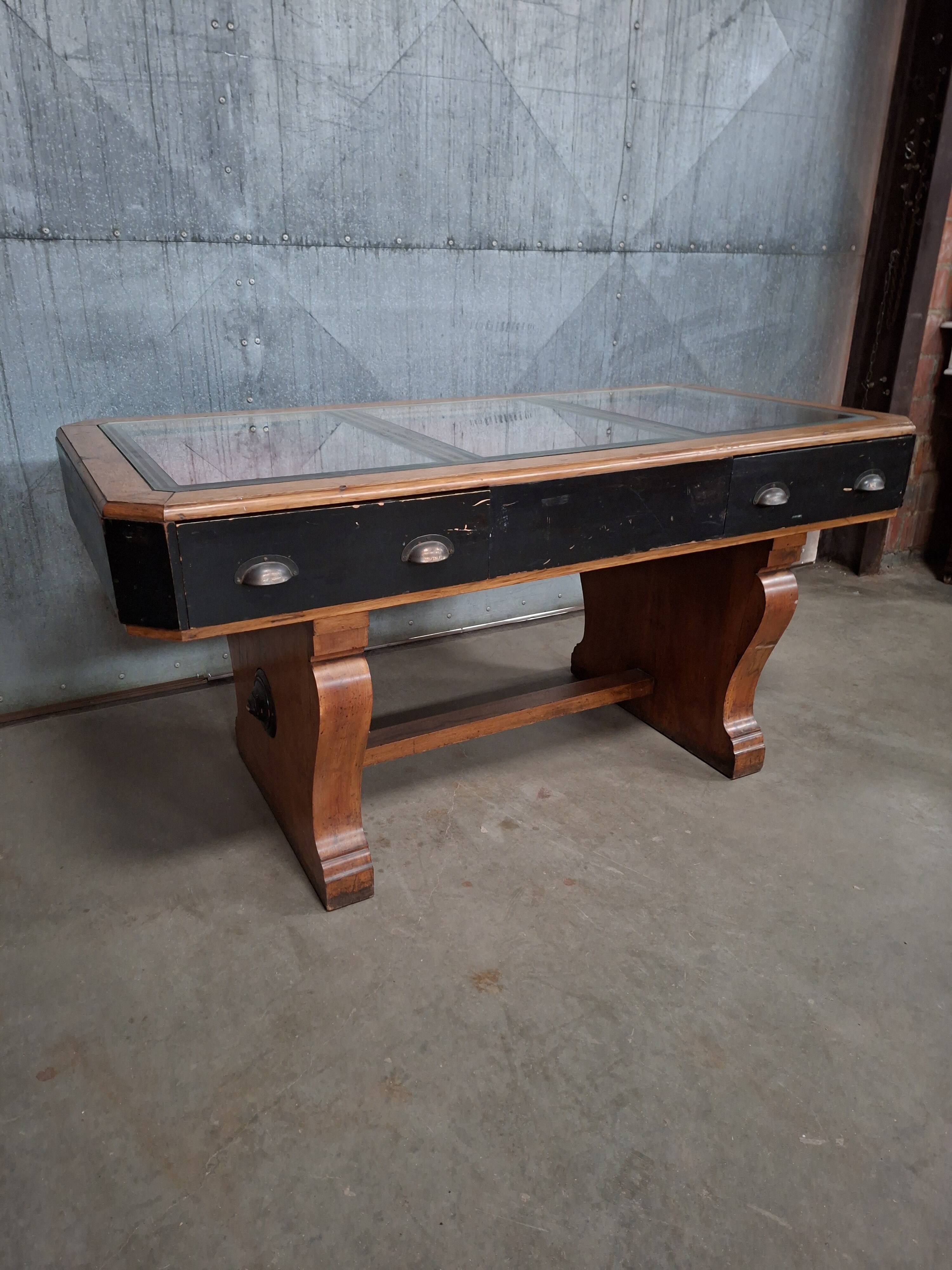 Table vitrine / table de présentation / comptoir avec tiroirs