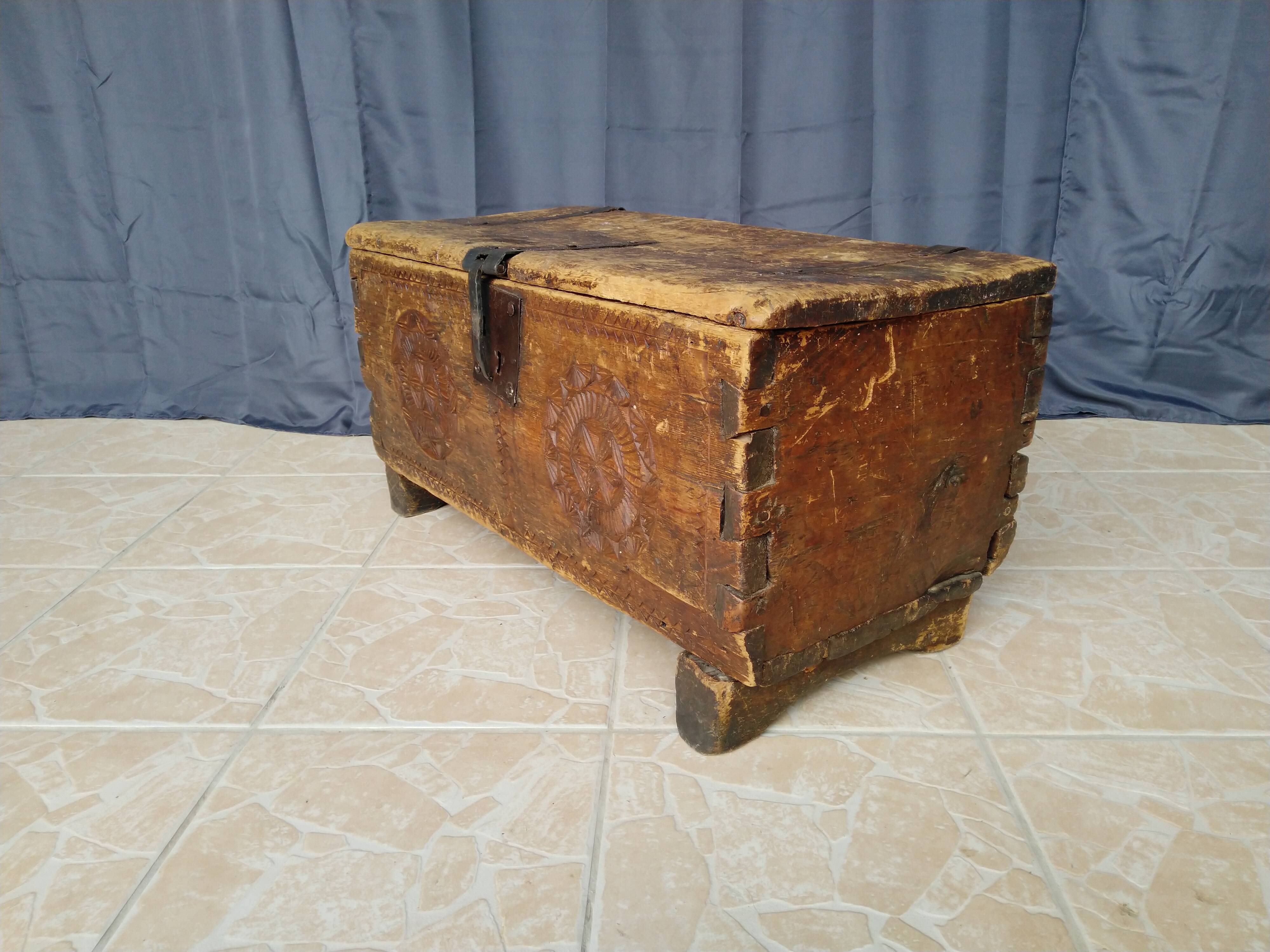 Queyras box in larch EIGHTEENTH