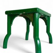 Table d'appoint peinte antique avec dessus floral vintage, style bohème