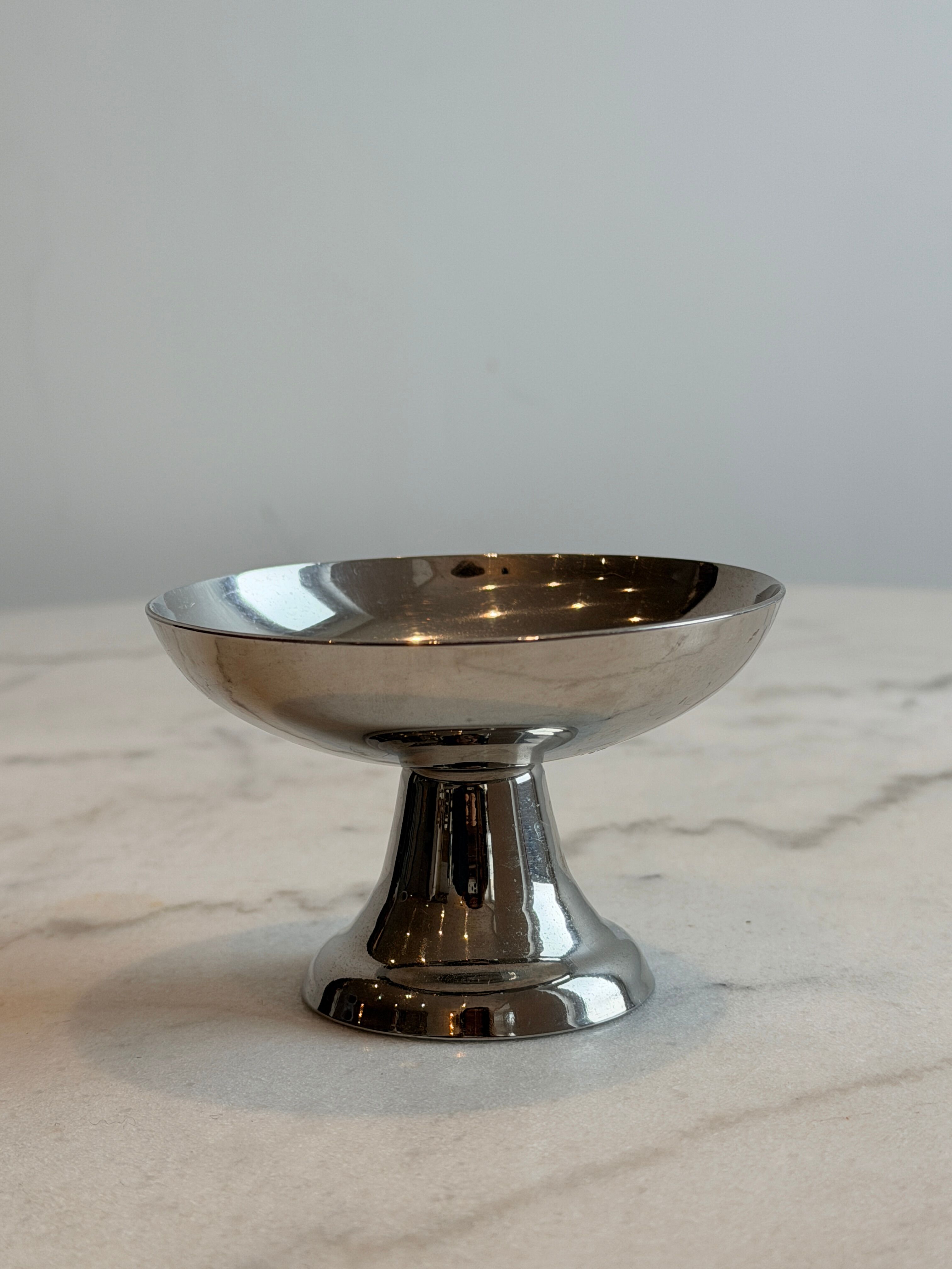 Set of 9 stainless steel bowls