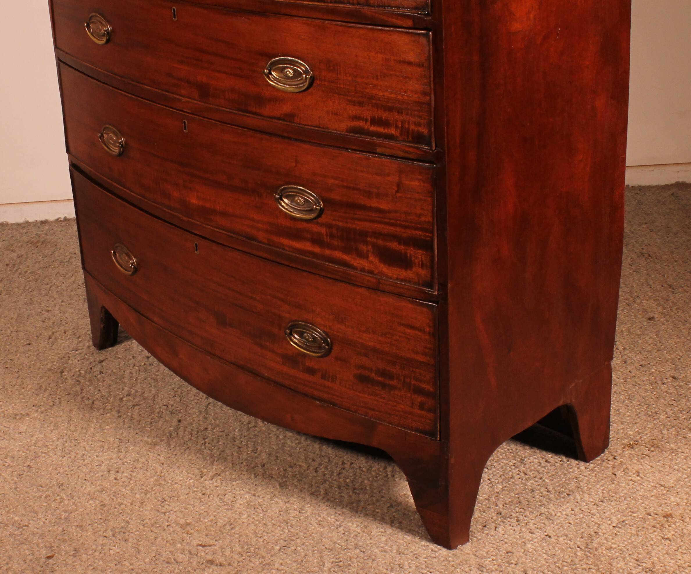 Bombé commode in mahogany from the early 19th century.