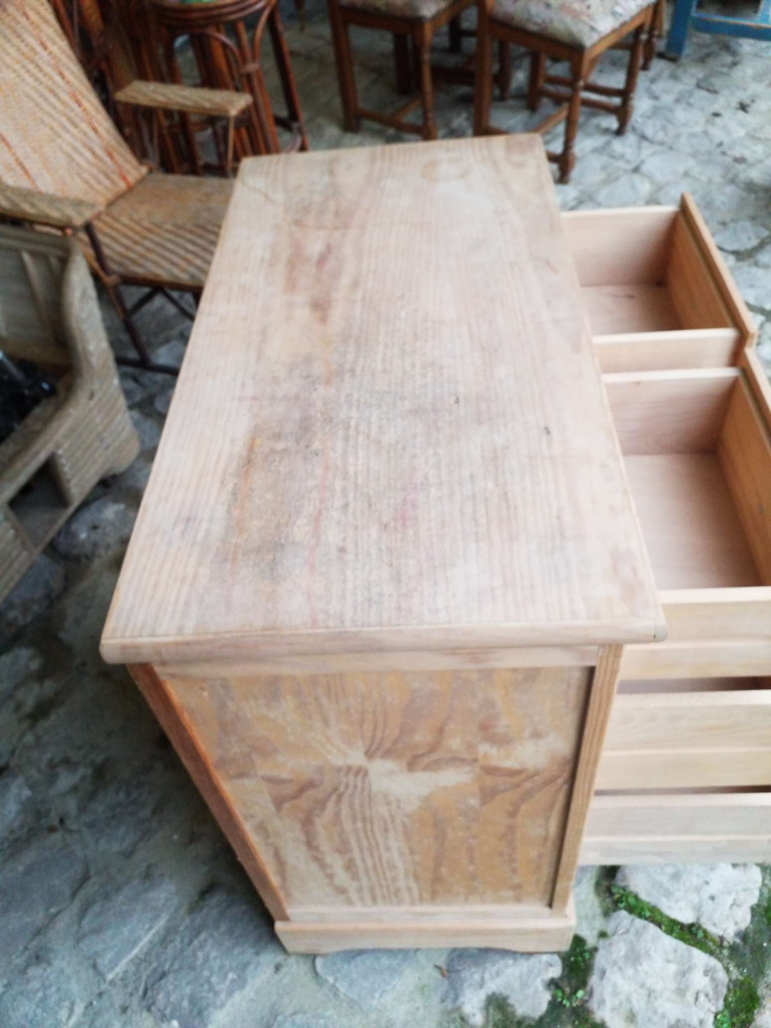 Fir chest of drawers