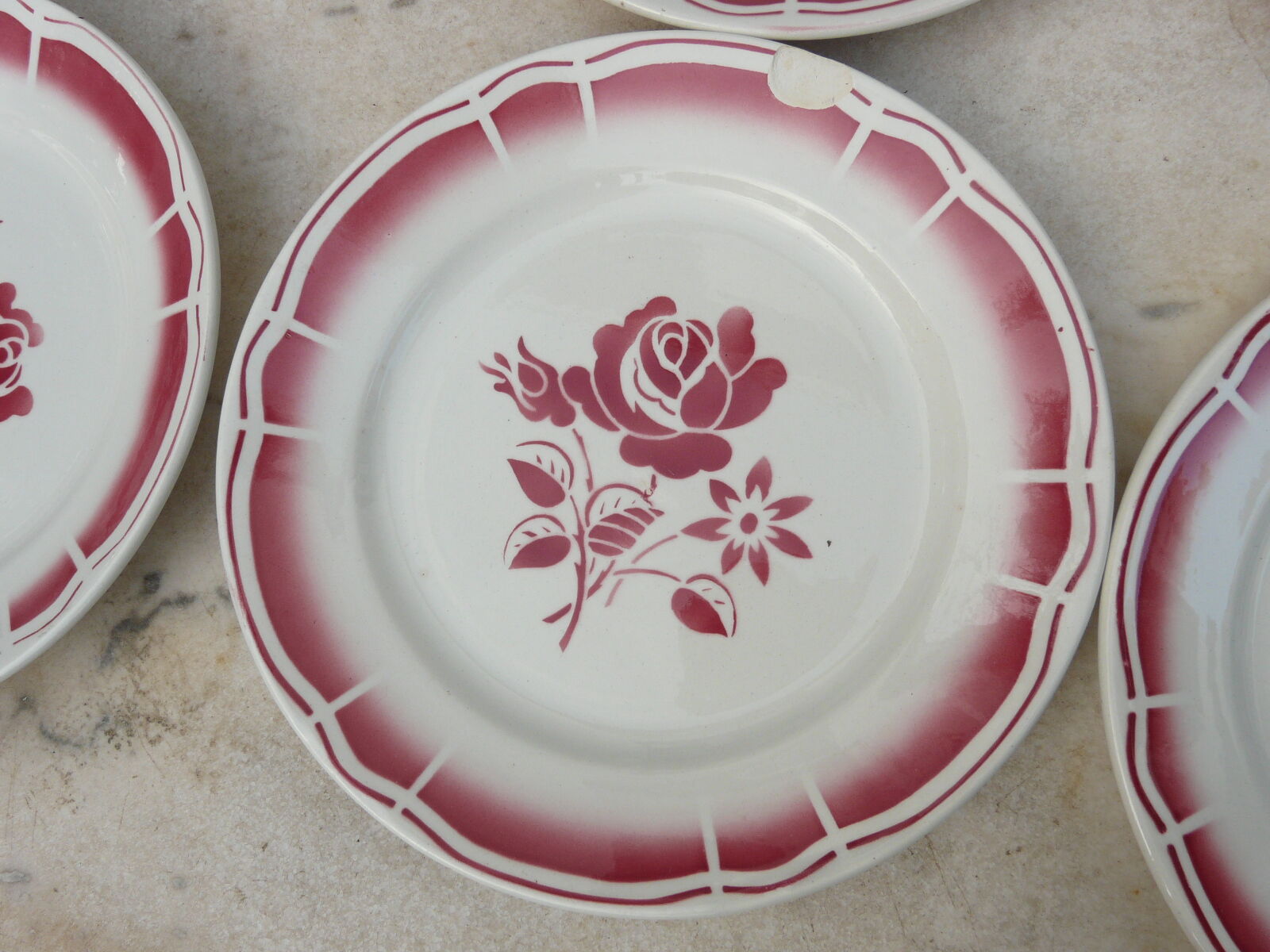 Set de 8 assiettes badonviller art déco  fleurs rouges