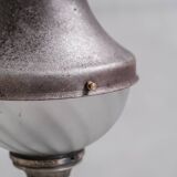 Ensemble de trois suspensions antiques en verre gravé