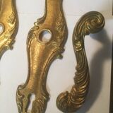 Béquilles et plaques en laiton de style Louis xv
