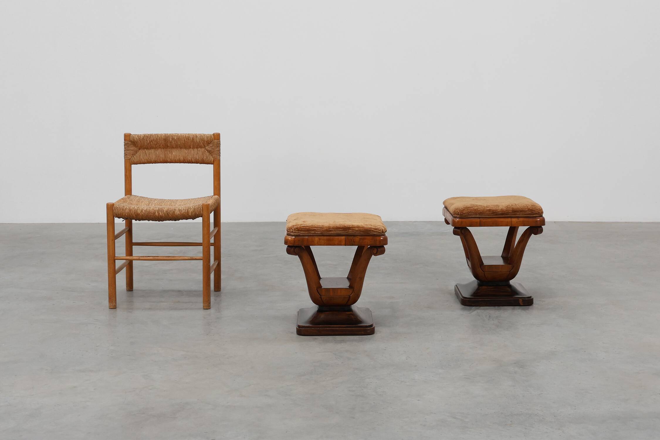 Paire de tabourets en noyer Art Déco avec tissu d'origine, Italie, 1920