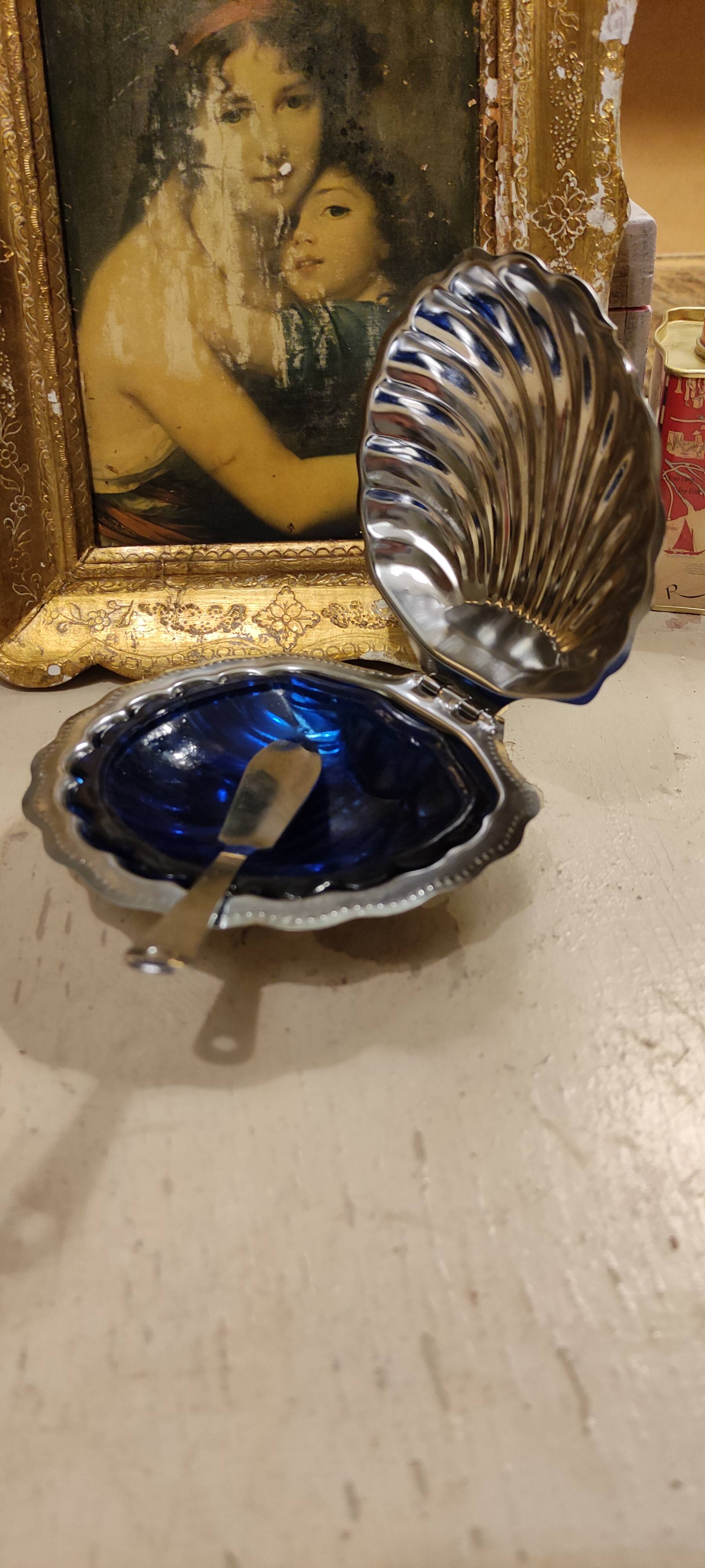 Vintage silver metal butter in shell shape