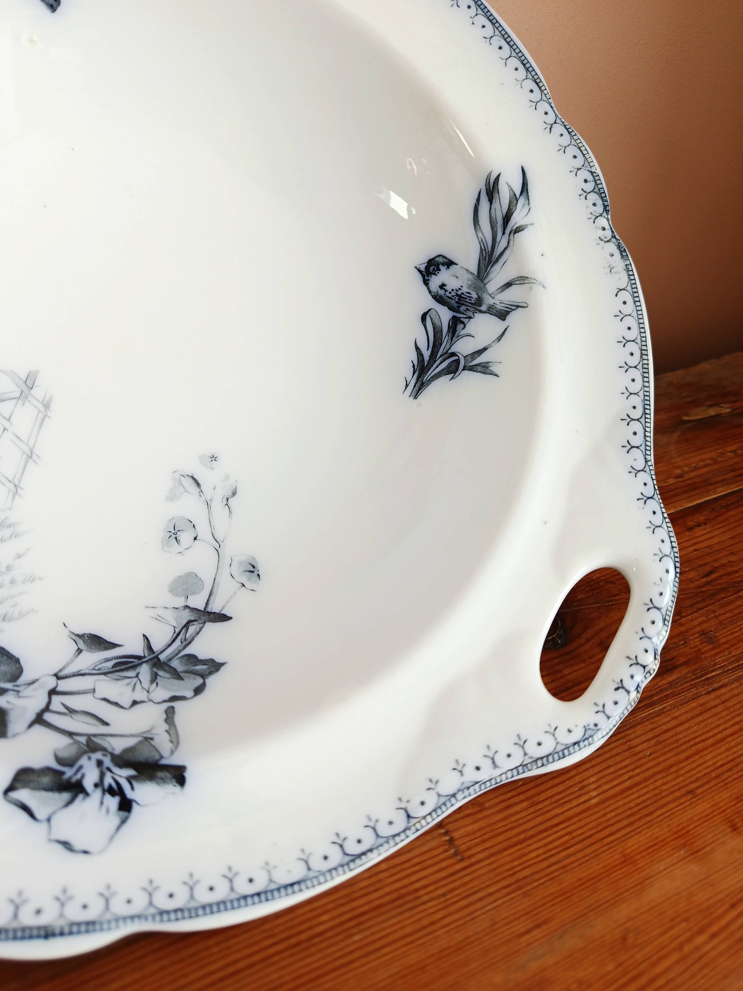Bowl, earthenware salad bowl from Petrus Regout, Malaga.