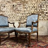 Paire de fauteuils en bois naturel de style régence xix eme siècle