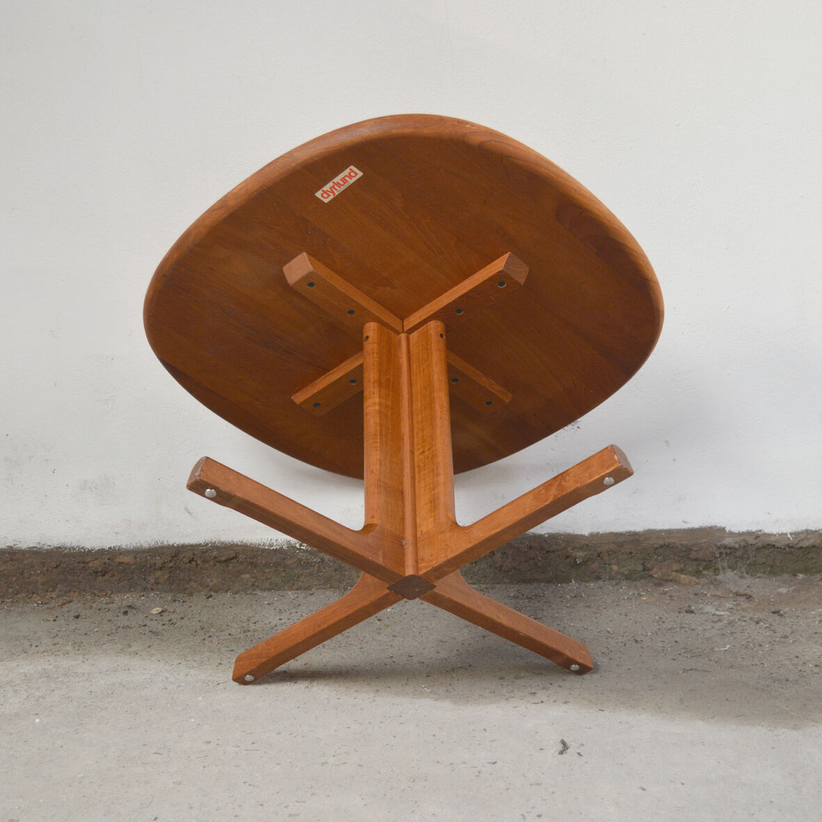 Table low Scandinavian dyrlund, 1960