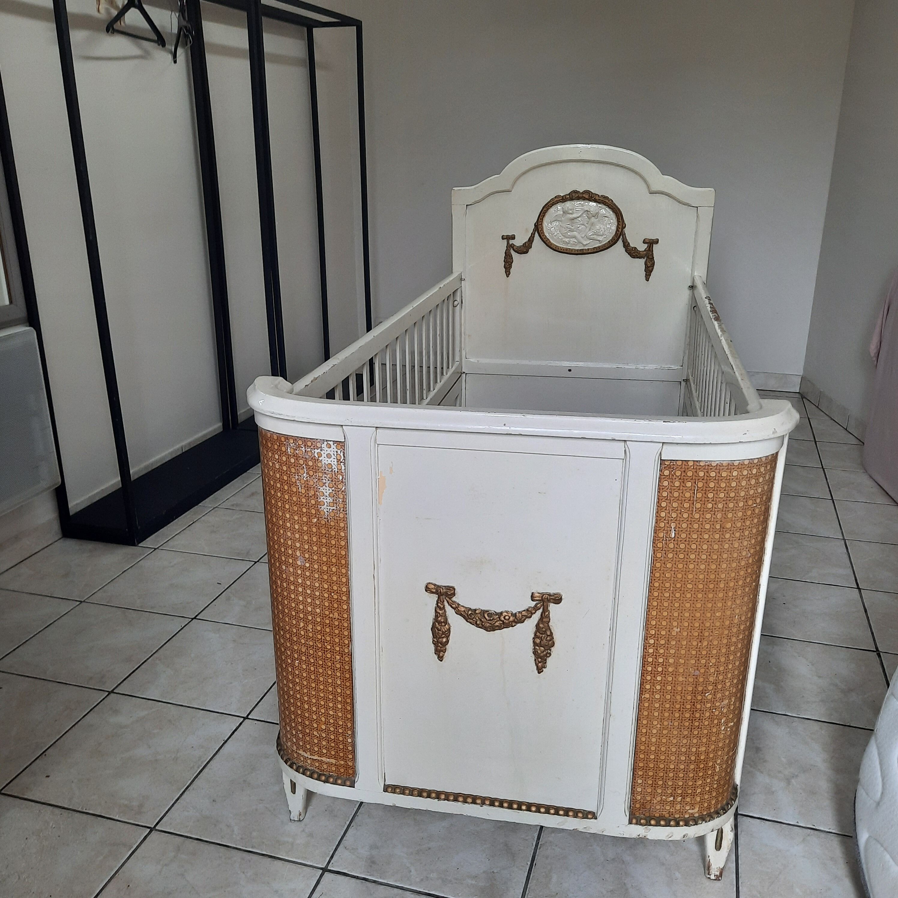 Lit ancien de bébé lit enfant Selency